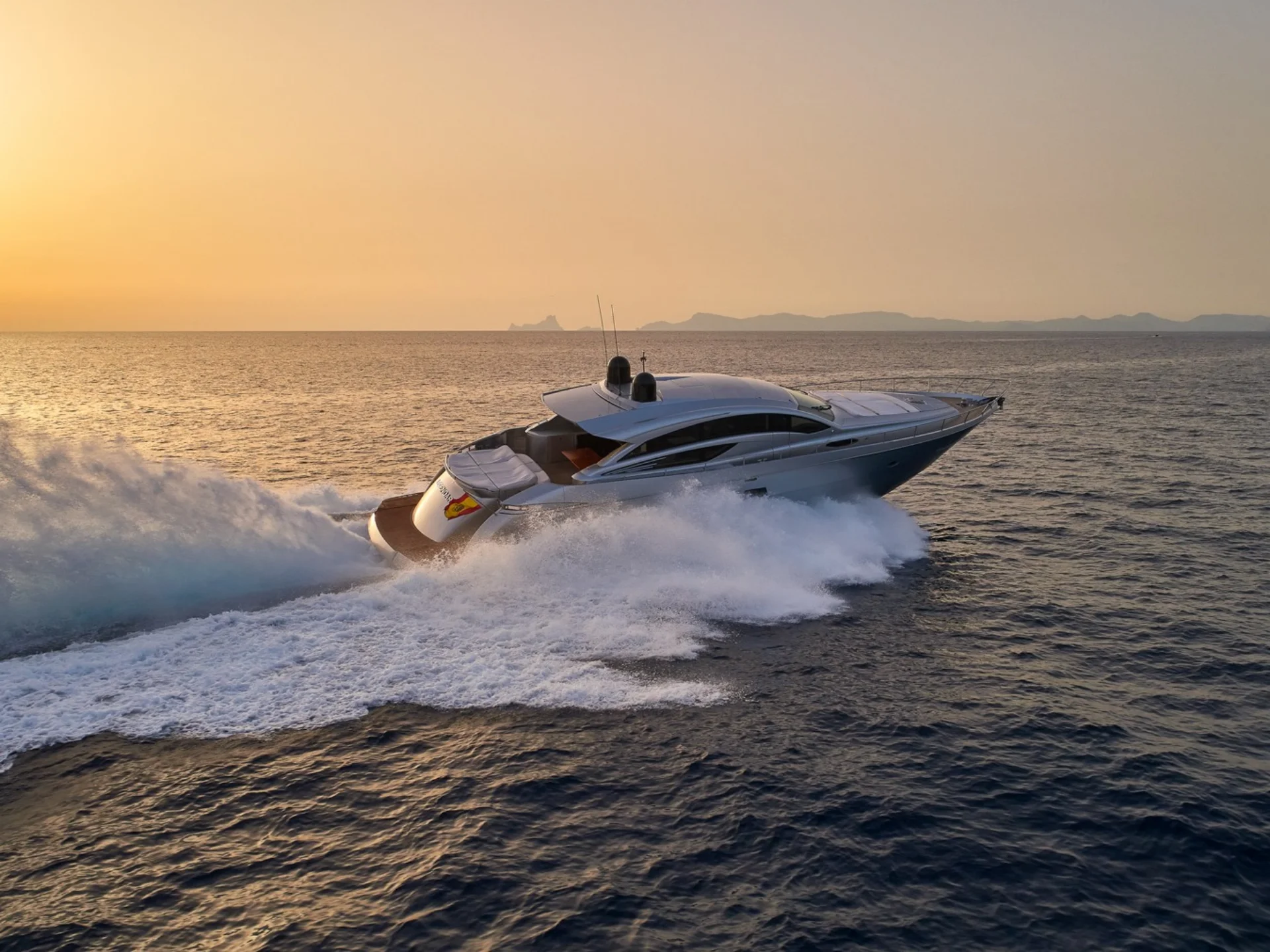 LEGENDARY | Pershing 72 - Pershing