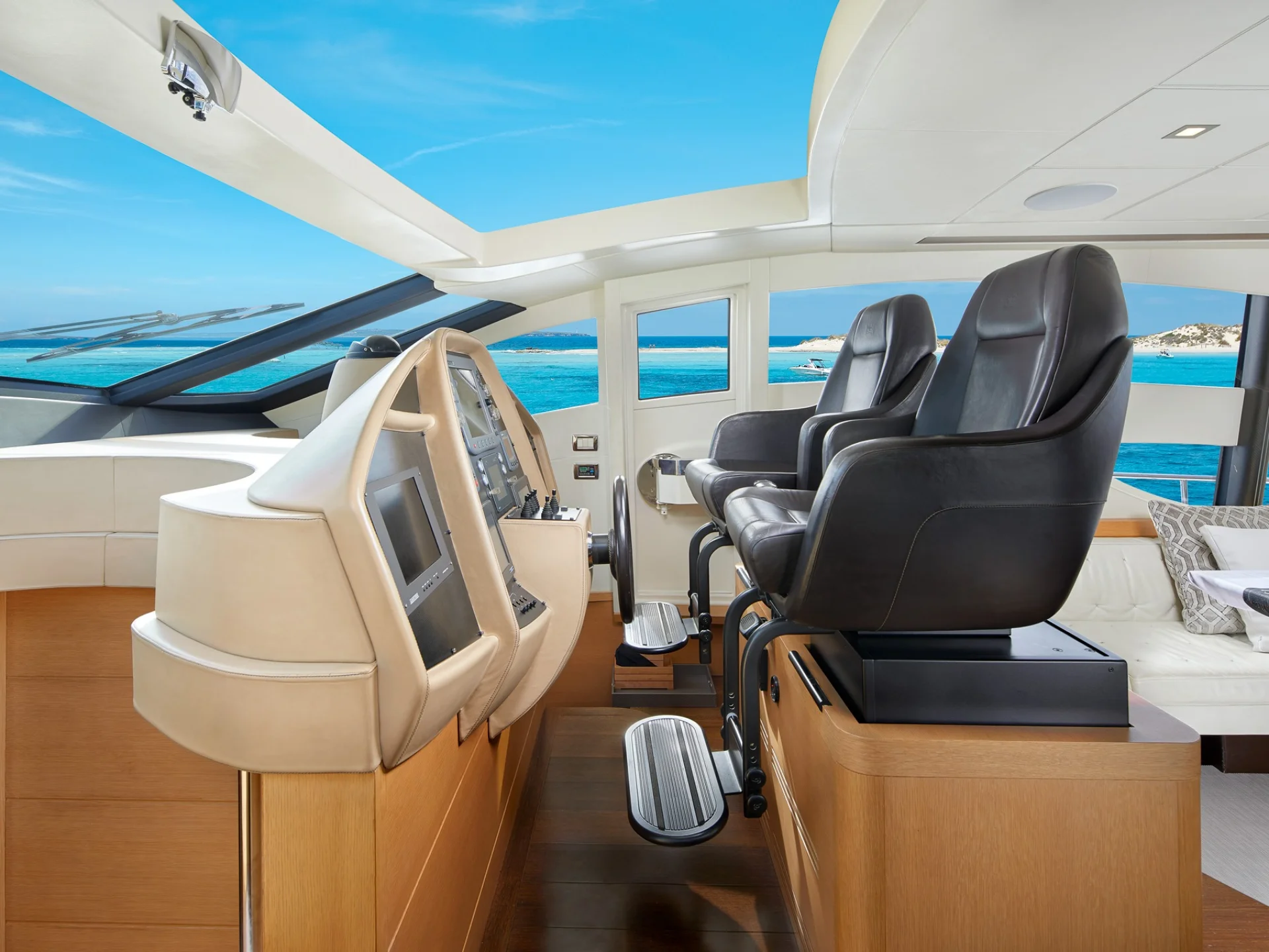 LEGENDARY | Pershing 72 - Pershing