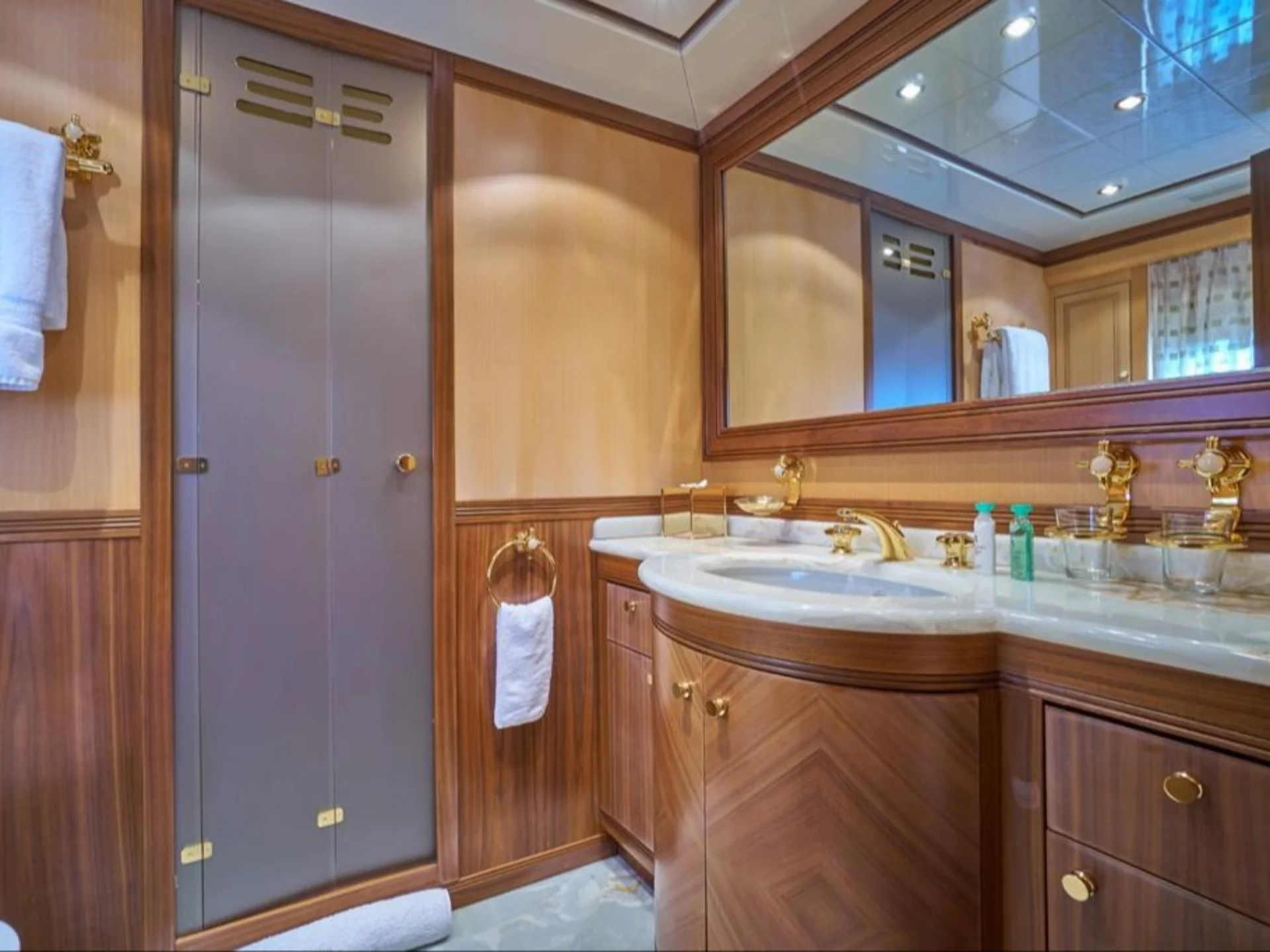 SHANE | Mangusta 130 - Mangusta