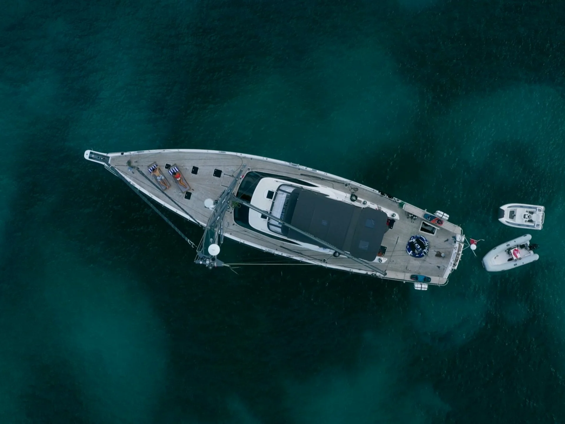 CHAMPAGNE HIPPY | Oyster 825 - Oyster