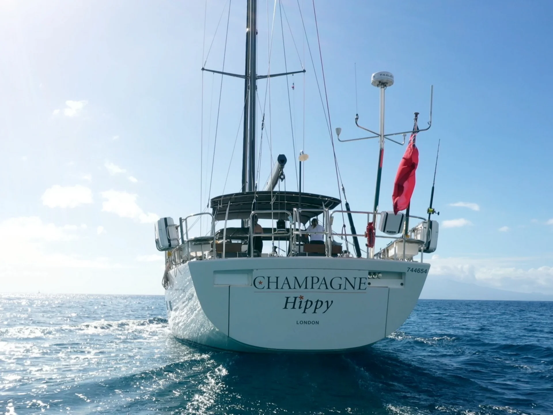 CHAMPAGNE HIPPY | Oyster 825 - Oyster