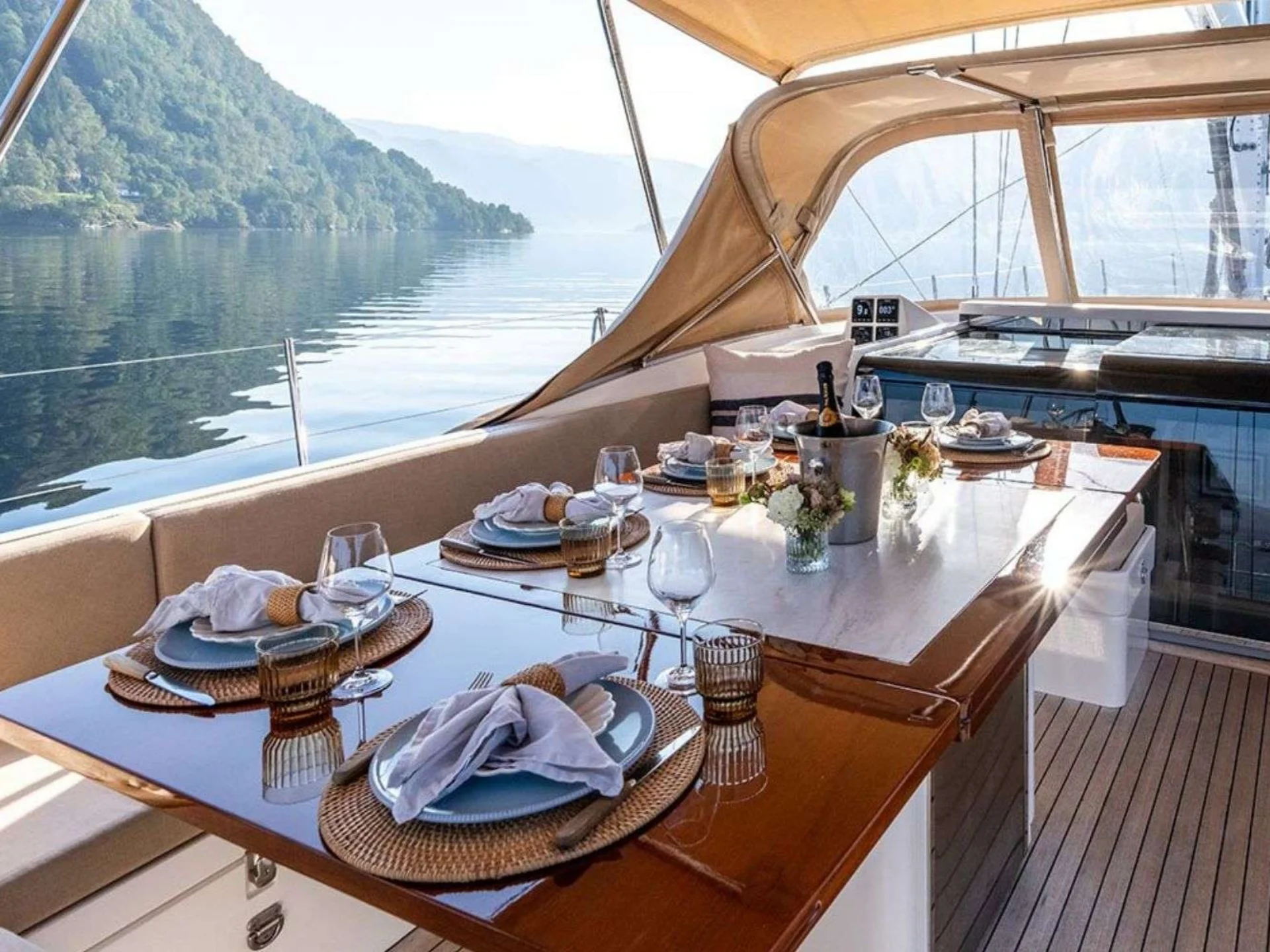 CHAMPAGNE HIPPY | Oyster 825 - Oyster