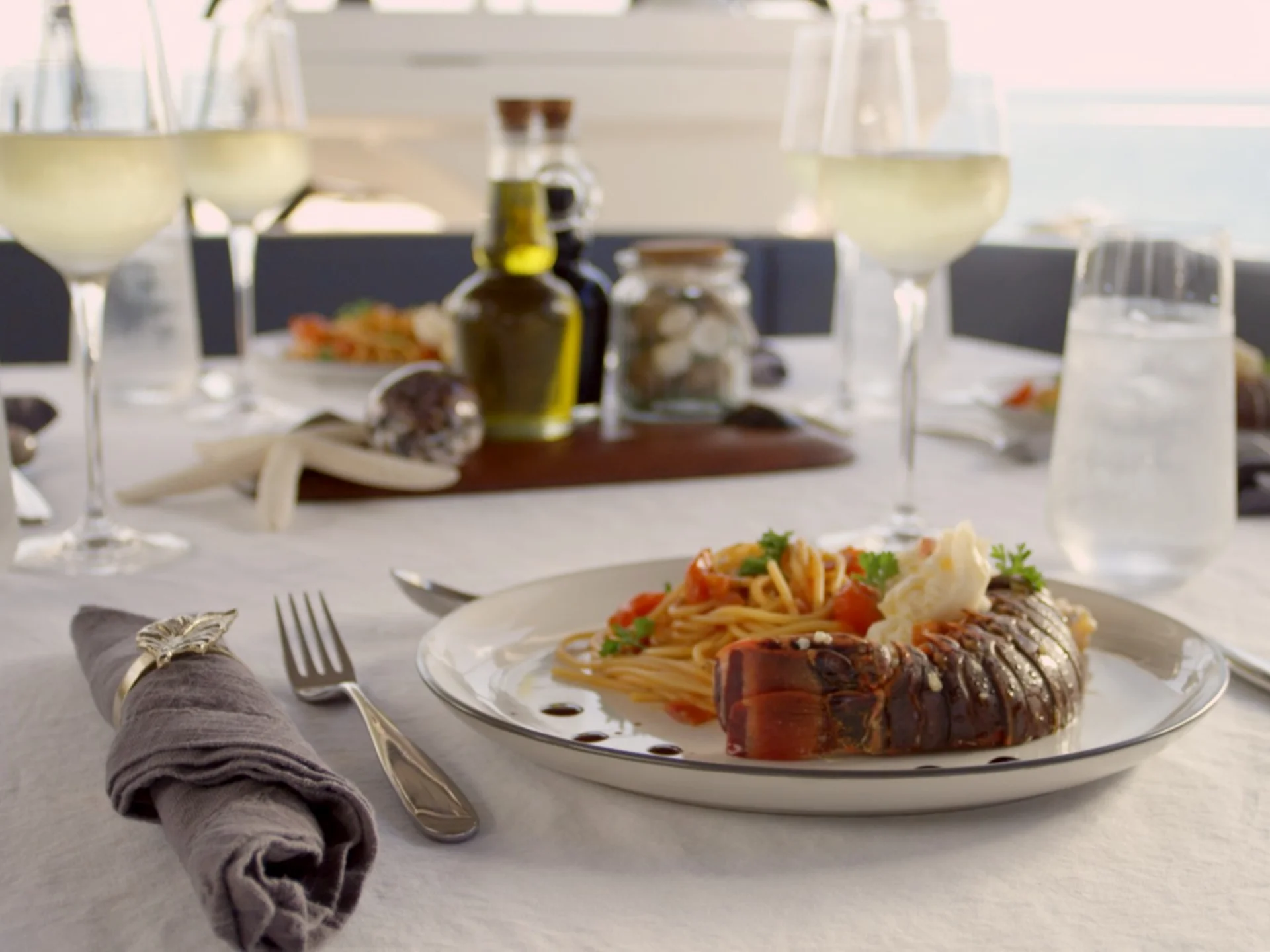 CHAMPAGNE HIPPY | Oyster 825 - Oyster