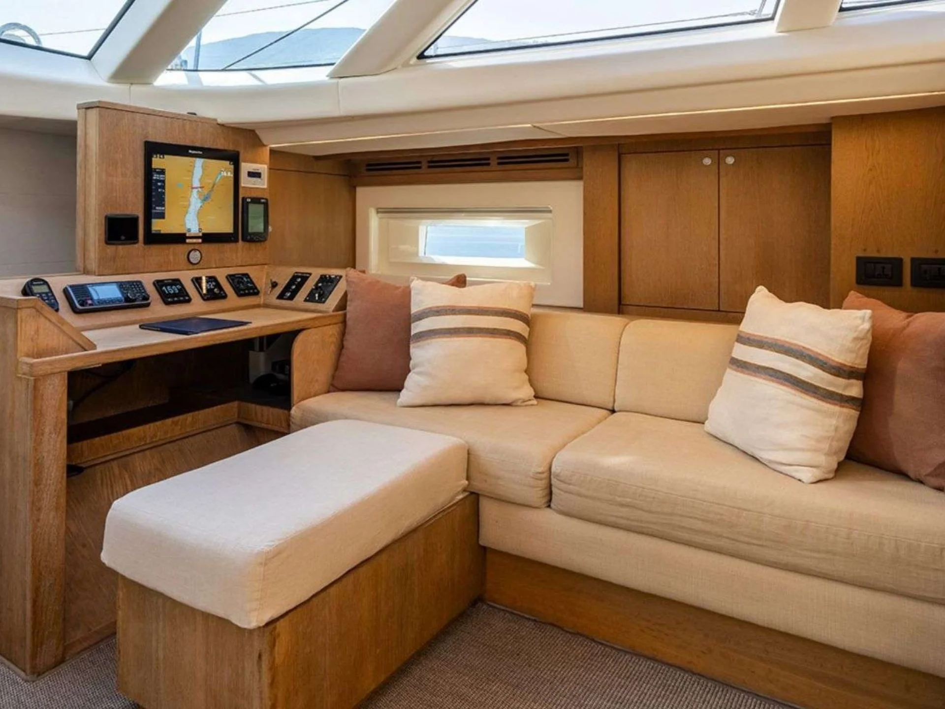 CHAMPAGNE HIPPY | Oyster 825 - Oyster