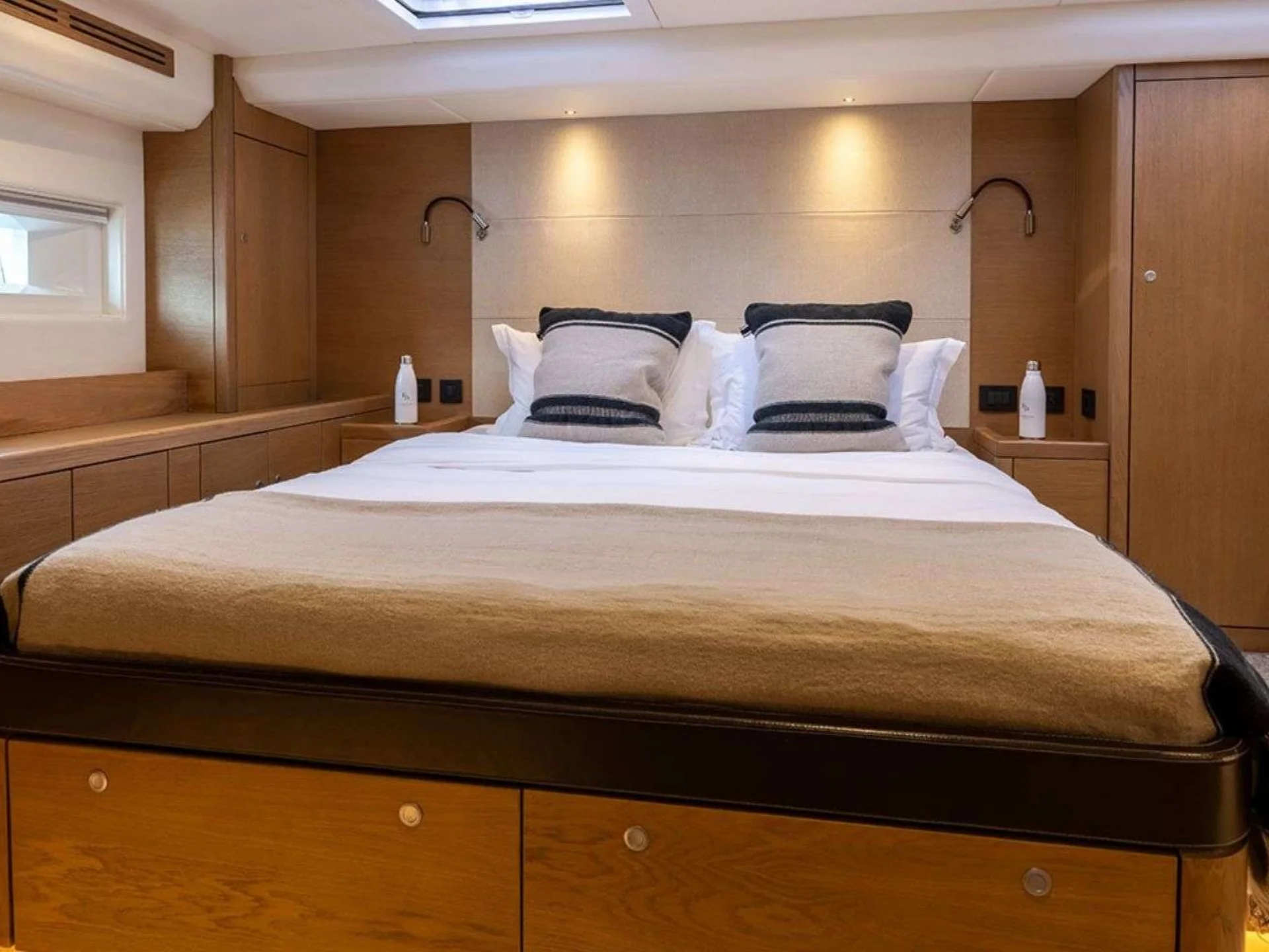 CHAMPAGNE HIPPY | Oyster 825 - Oyster