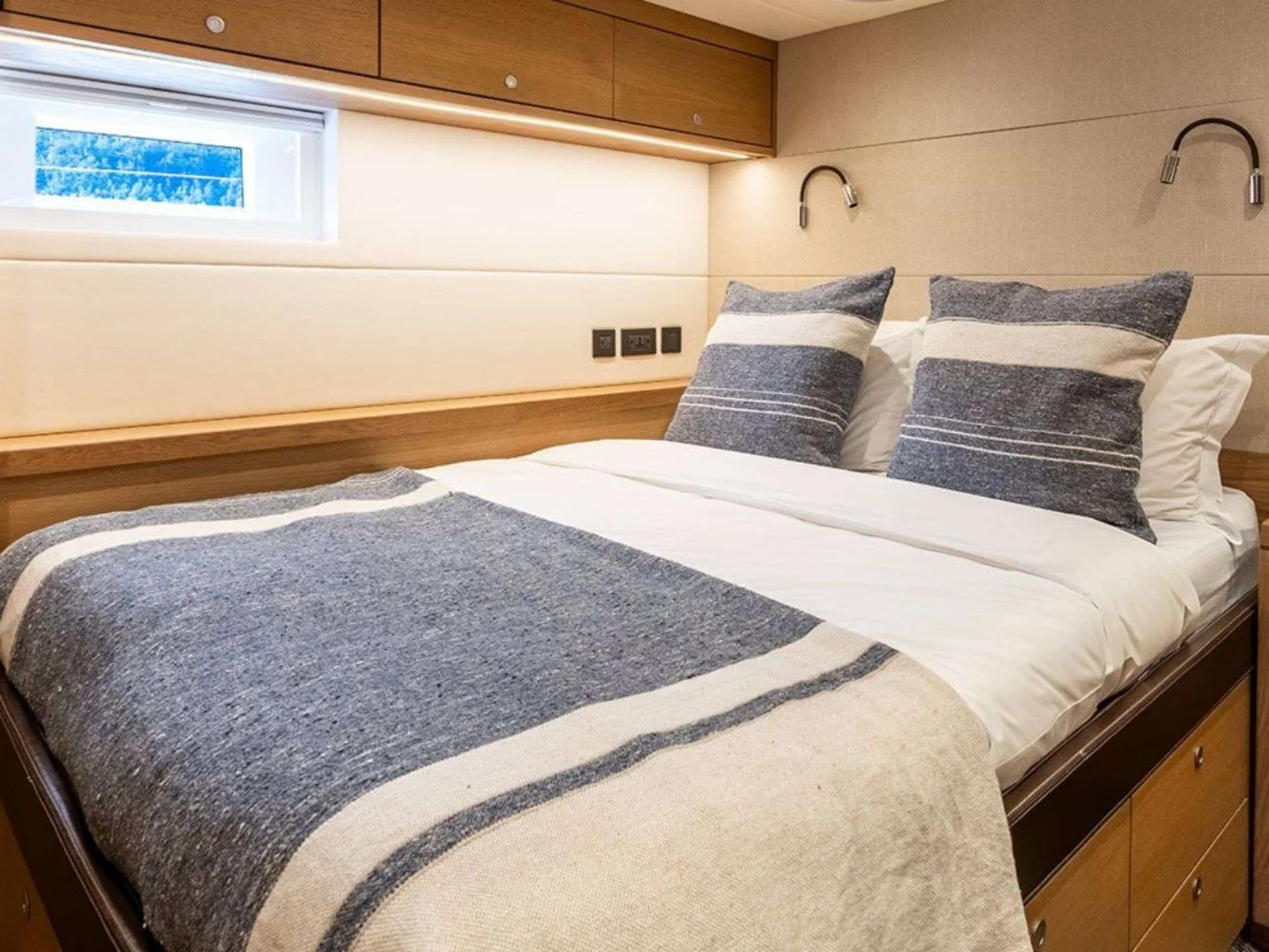 CHAMPAGNE HIPPY | Oyster 825 - Oyster