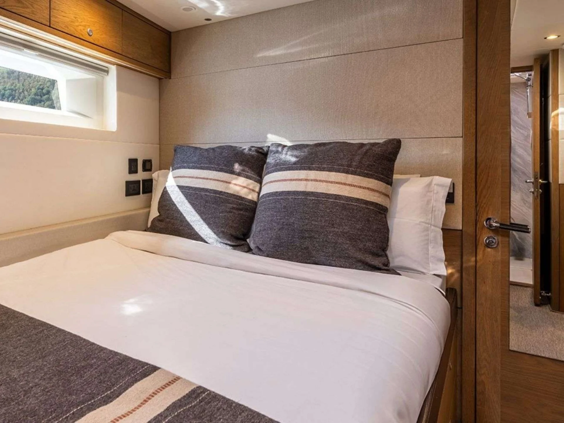 CHAMPAGNE HIPPY | Oyster 825 - Oyster