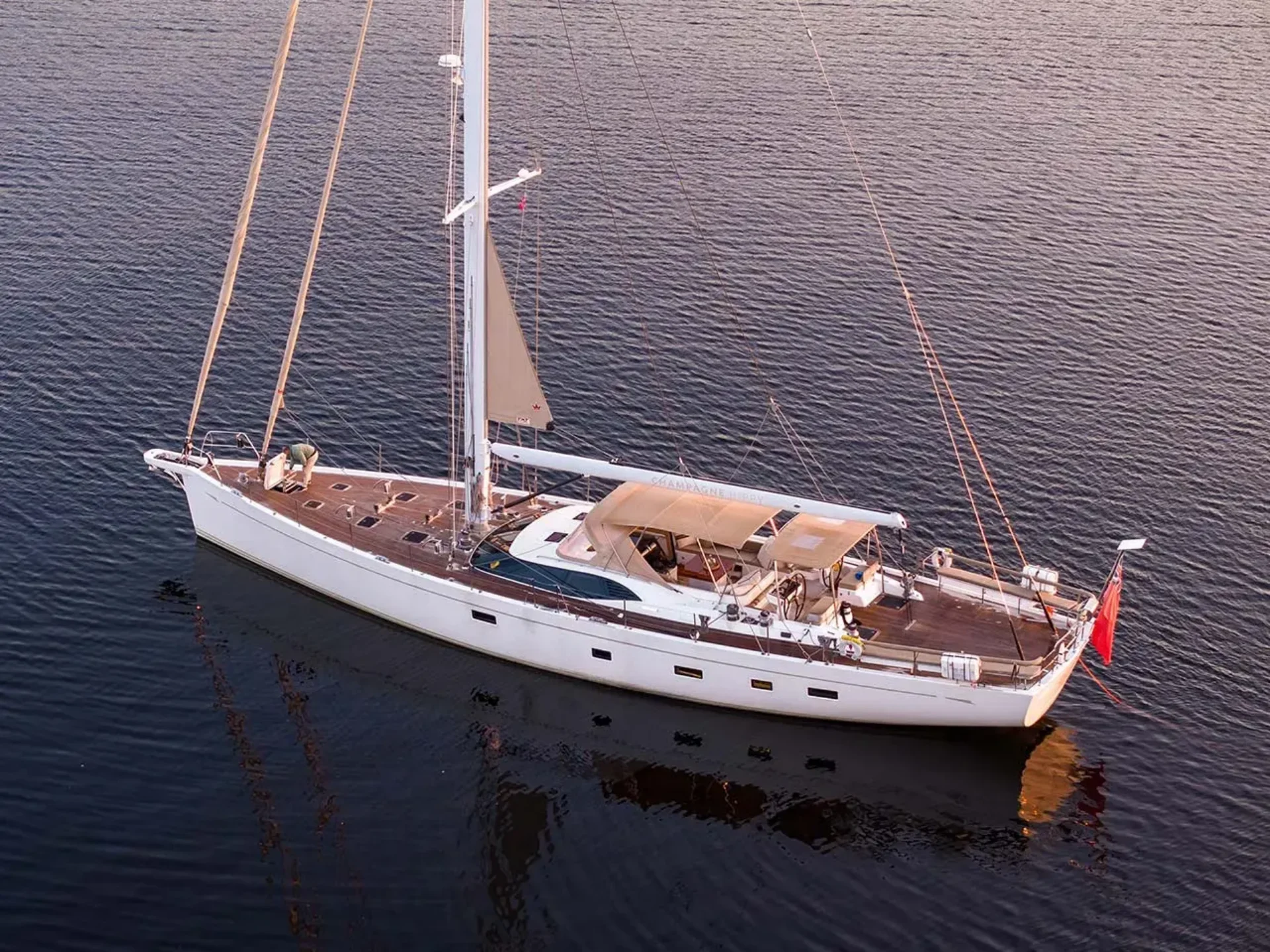 CHAMPAGNE HIPPY | Oyster 825 - Oyster