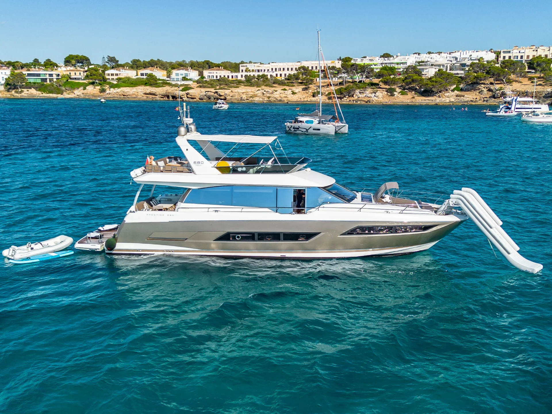 BLUE M | Prestige 680 - Prestige