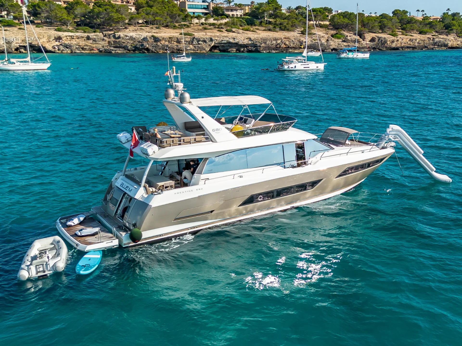 BLUE M | Prestige 680 - Prestige