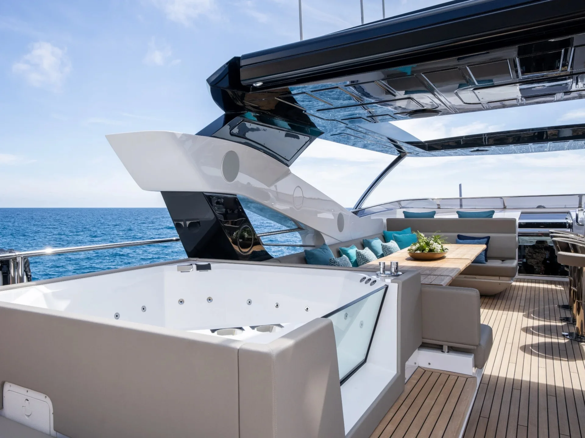 BLUE INFINITY ONE | Sunseeker 95  - Sunseeker
