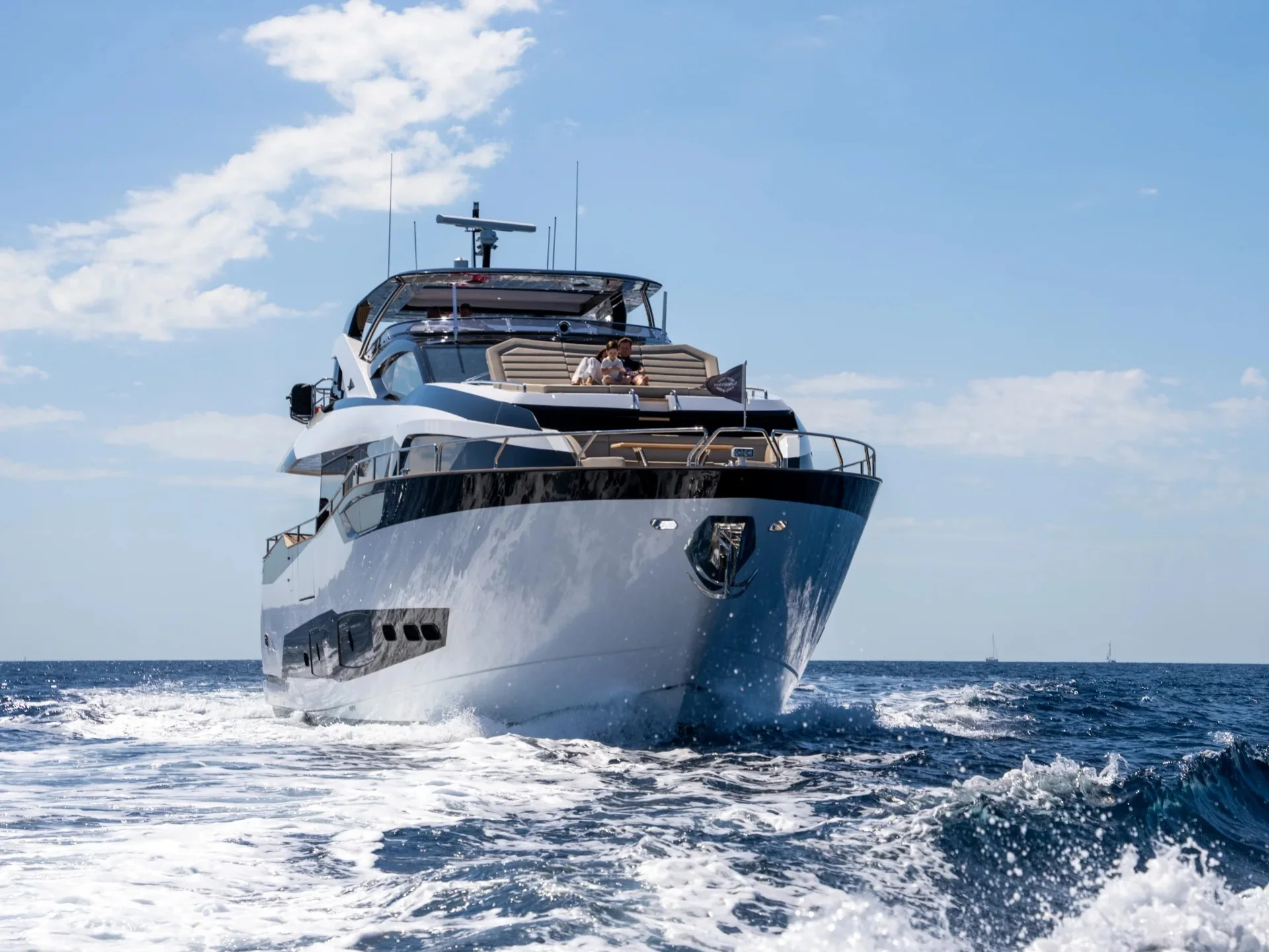 BLUE INFINITY ONE | Sunseeker 95  - Sunseeker