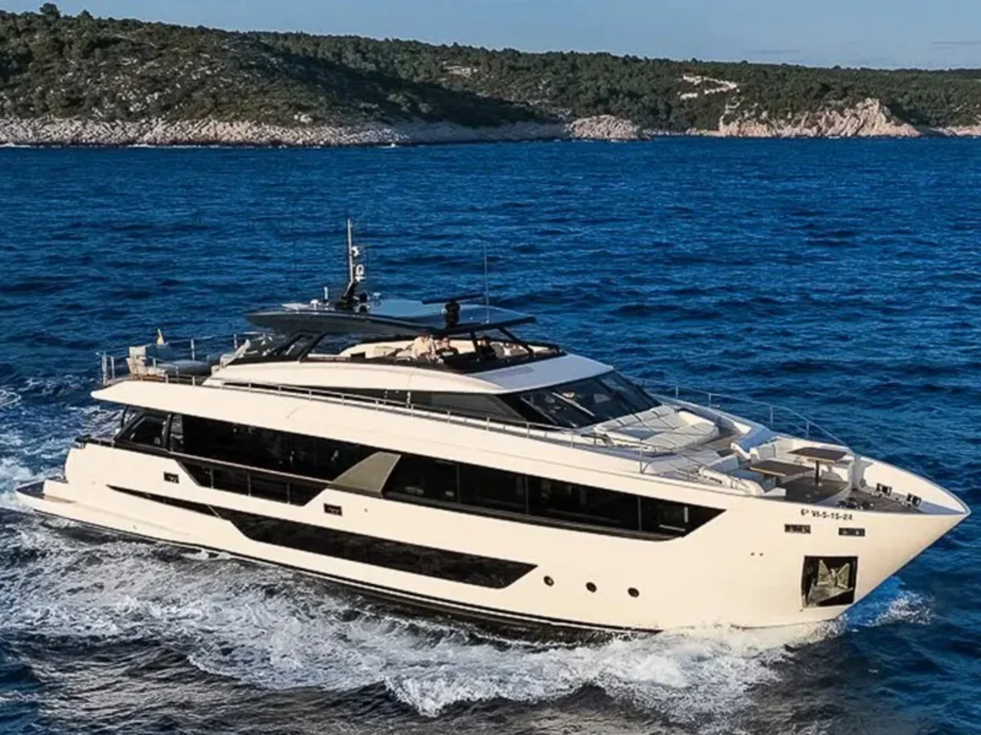 NAILU + | Ferretti 1000 - Ferretti