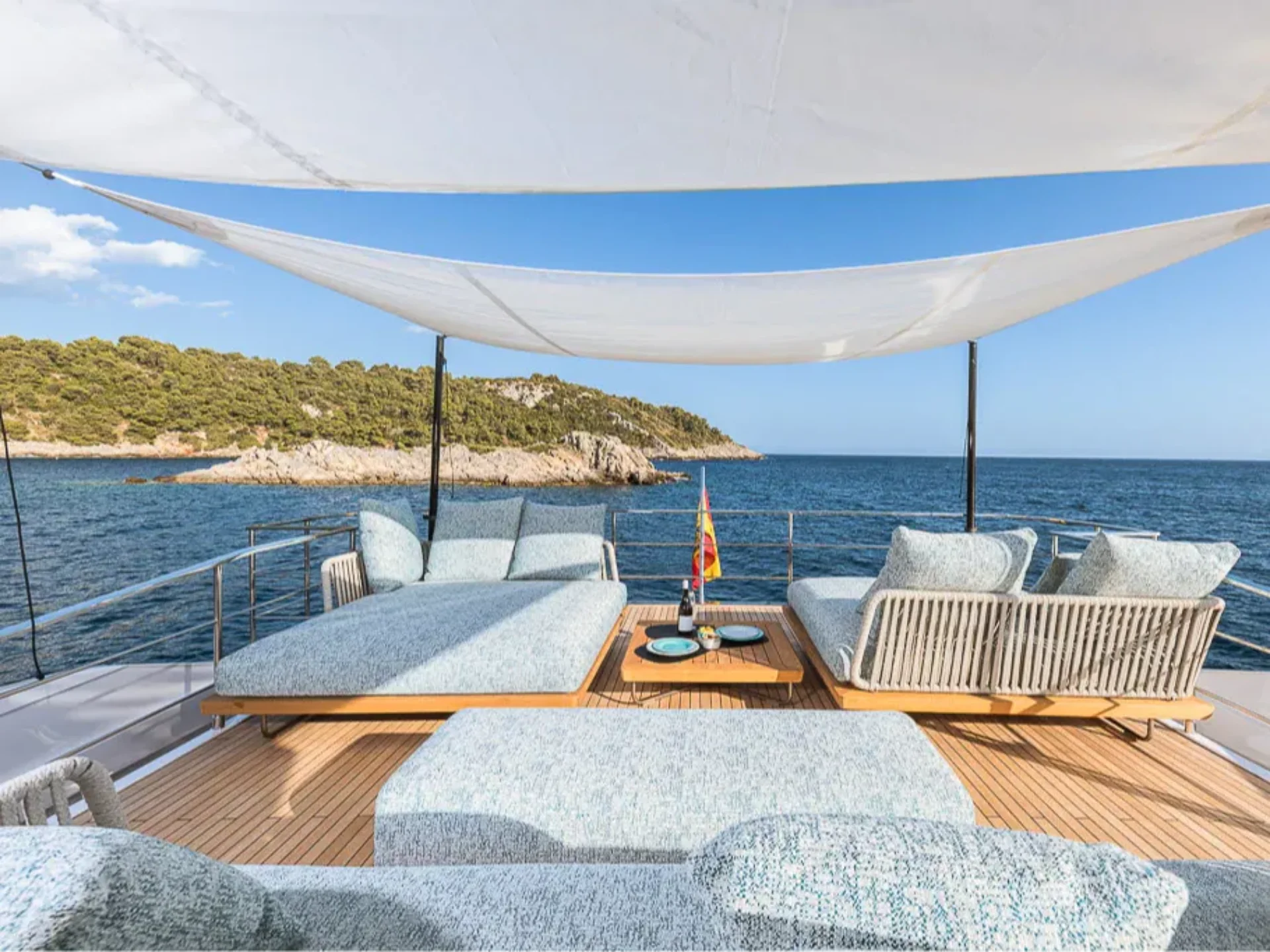 NAILU + | Ferretti 1000 - Ferretti