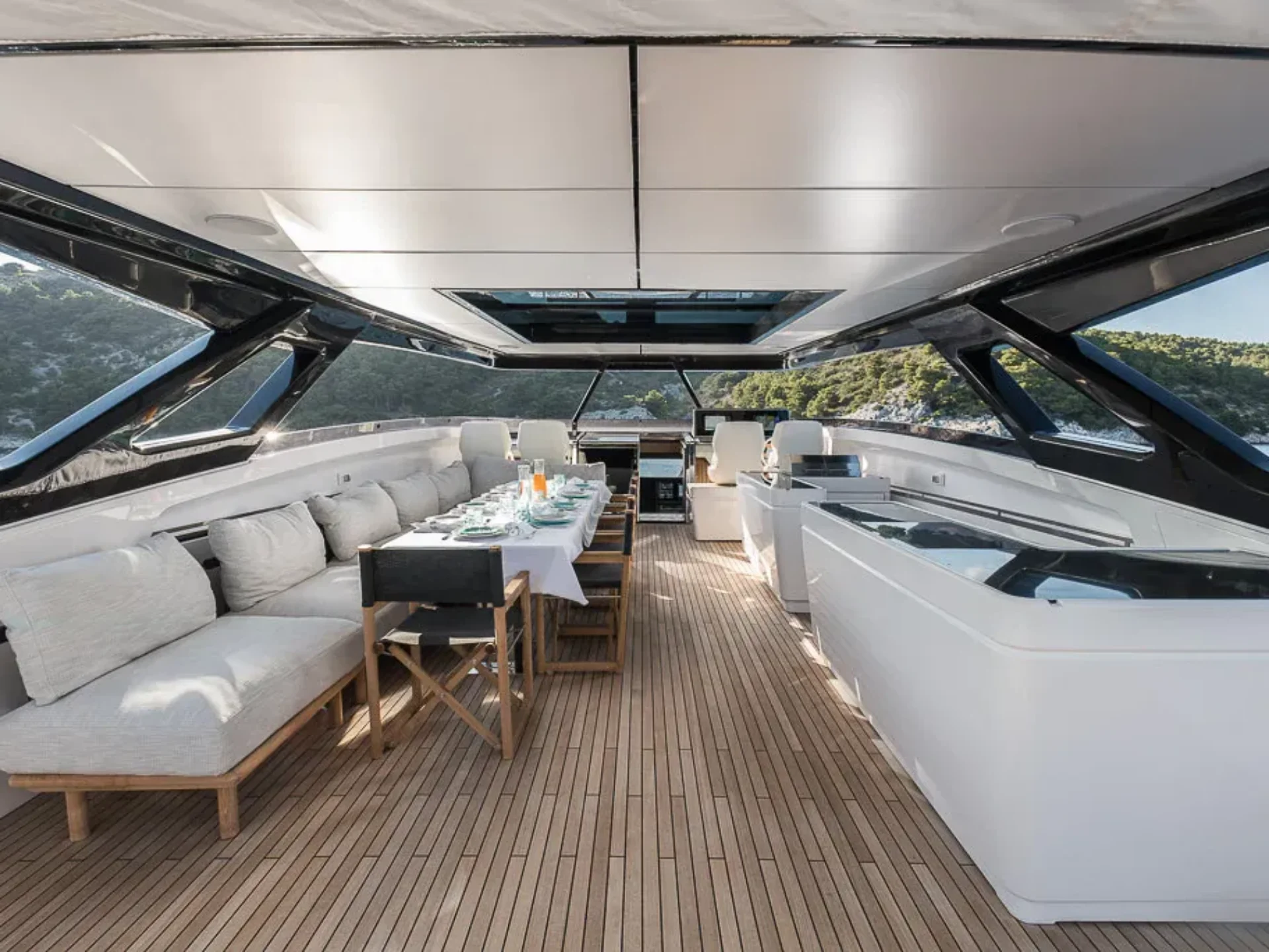 NAILU + | Ferretti 1000 - Ferretti