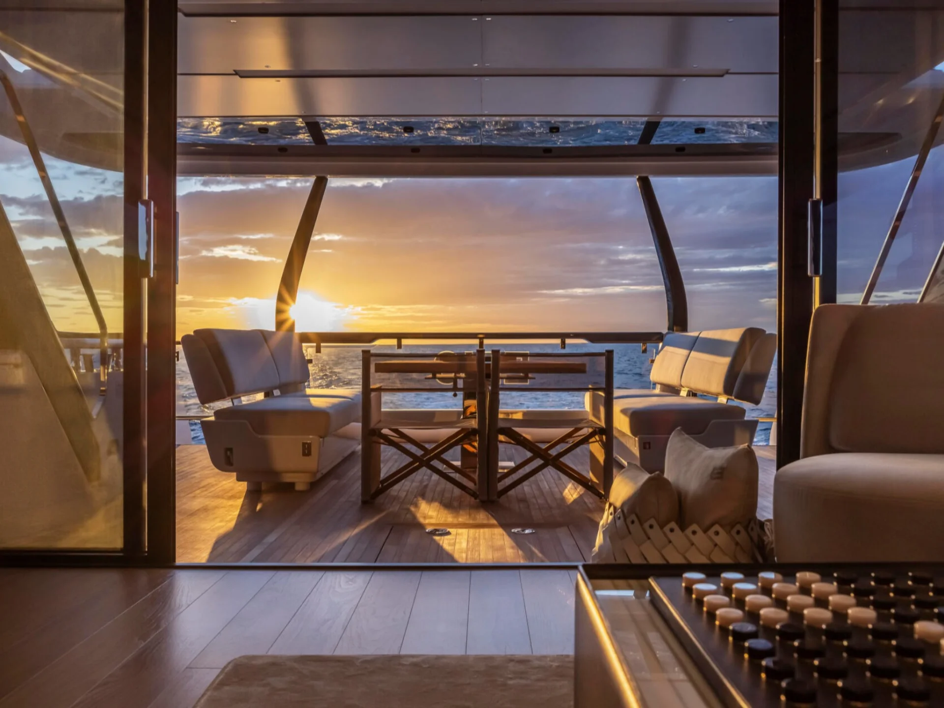 NAILU + | Ferretti 1000 - Ferretti