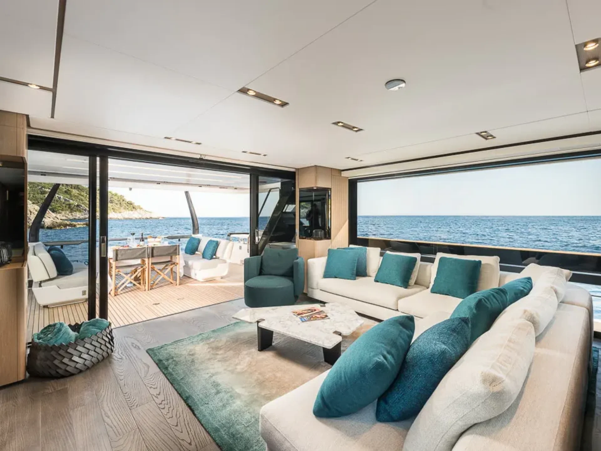 NAILU + | Ferretti 1000 - Ferretti