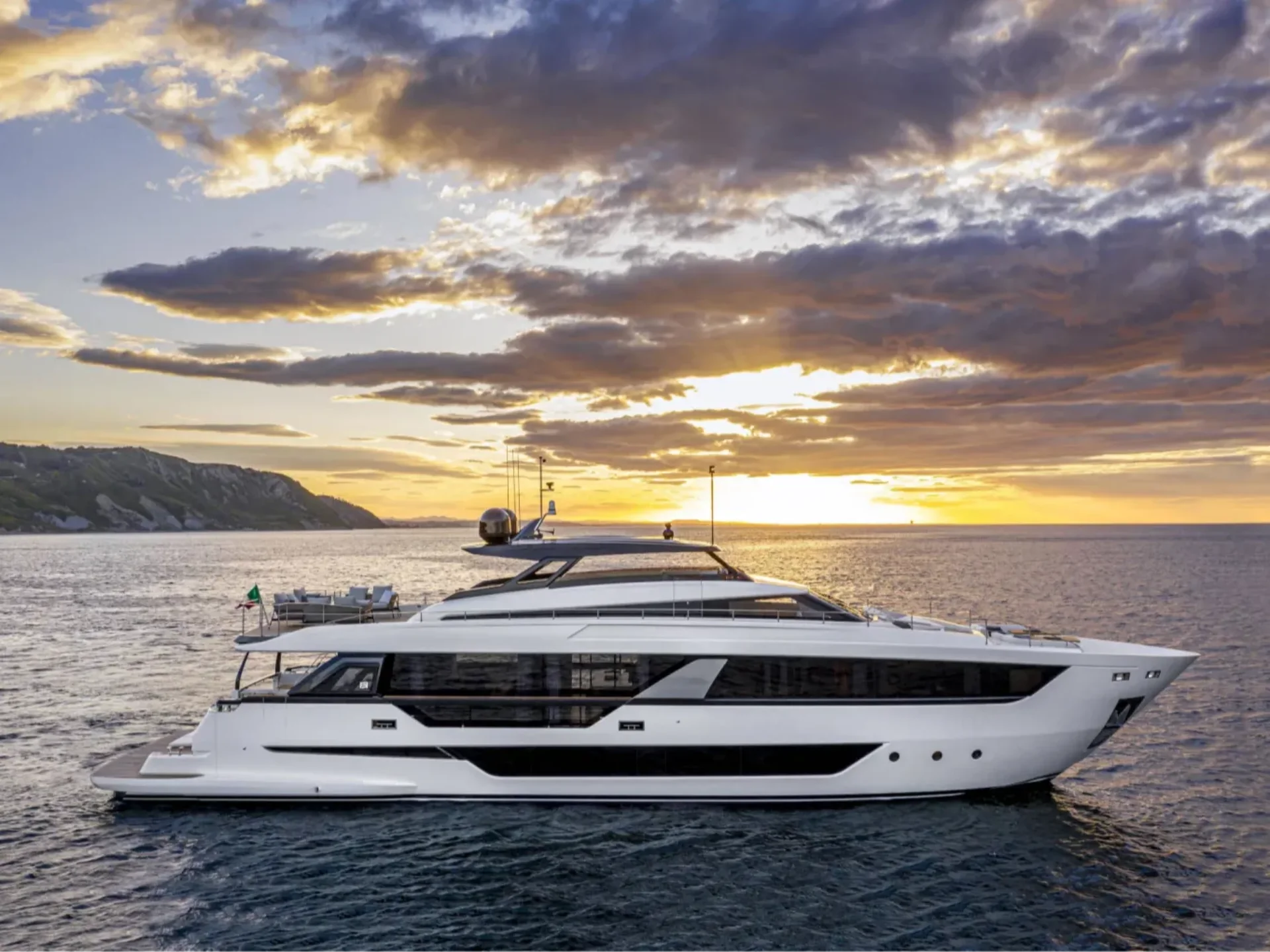 NAILU + | Ferretti 1000 - Ferretti