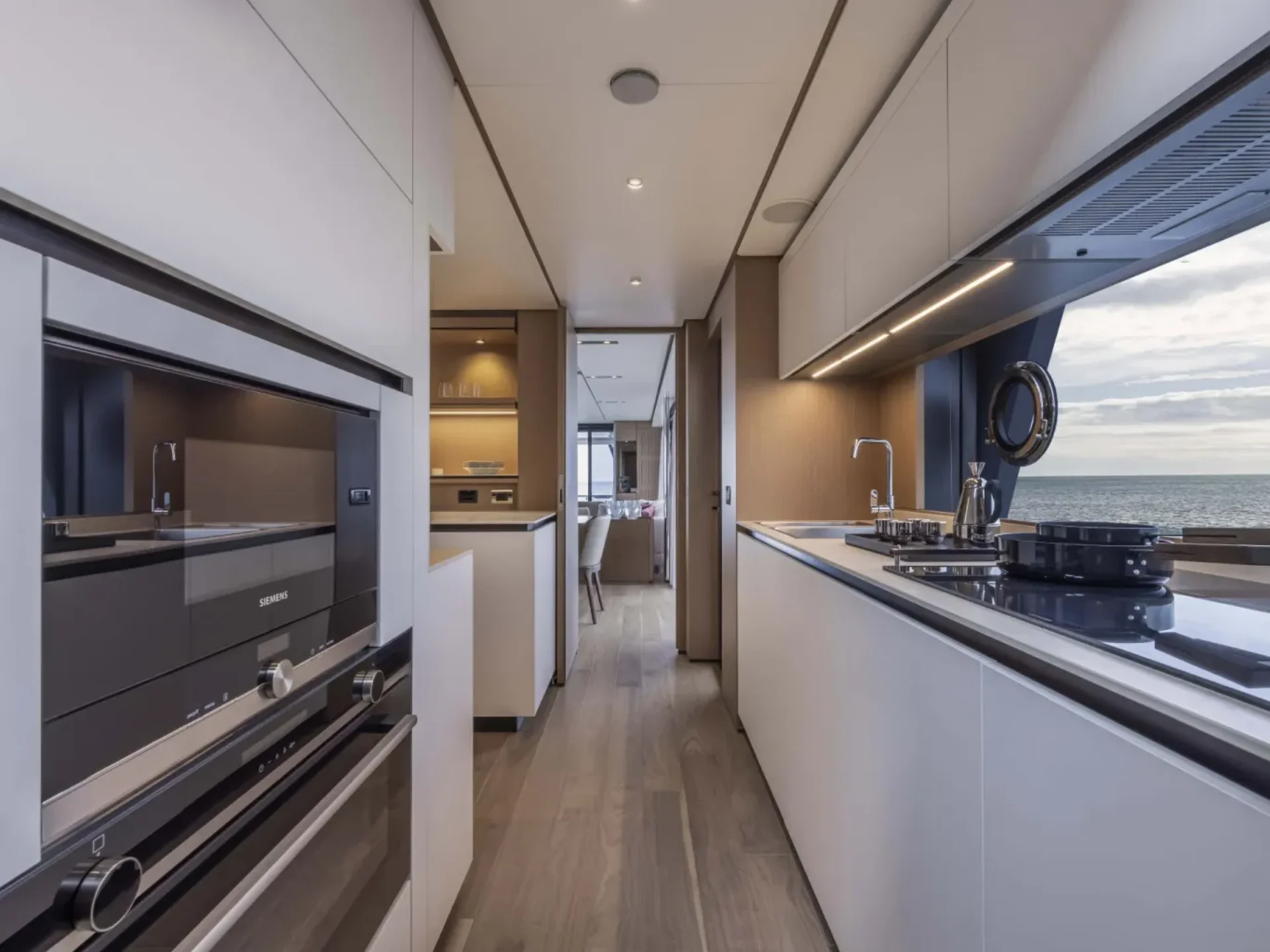 NAILU + | Ferretti 1000 - Ferretti