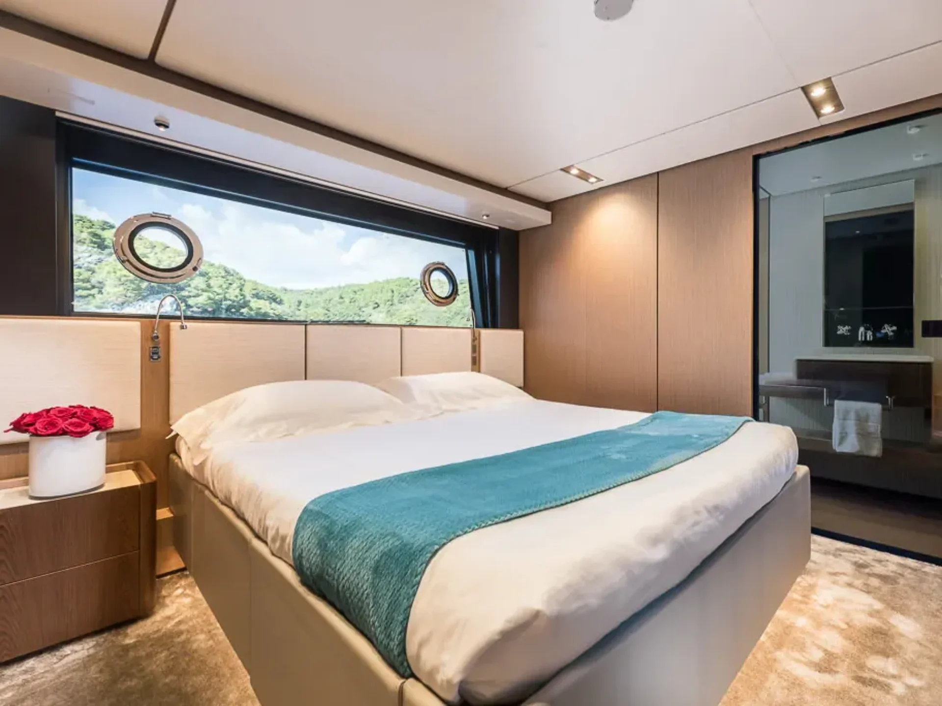 NAILU + | Ferretti 1000 - Ferretti