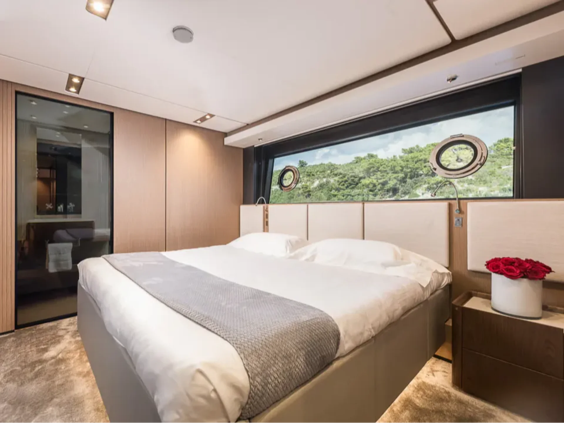 NAILU + | Ferretti 1000 - Ferretti