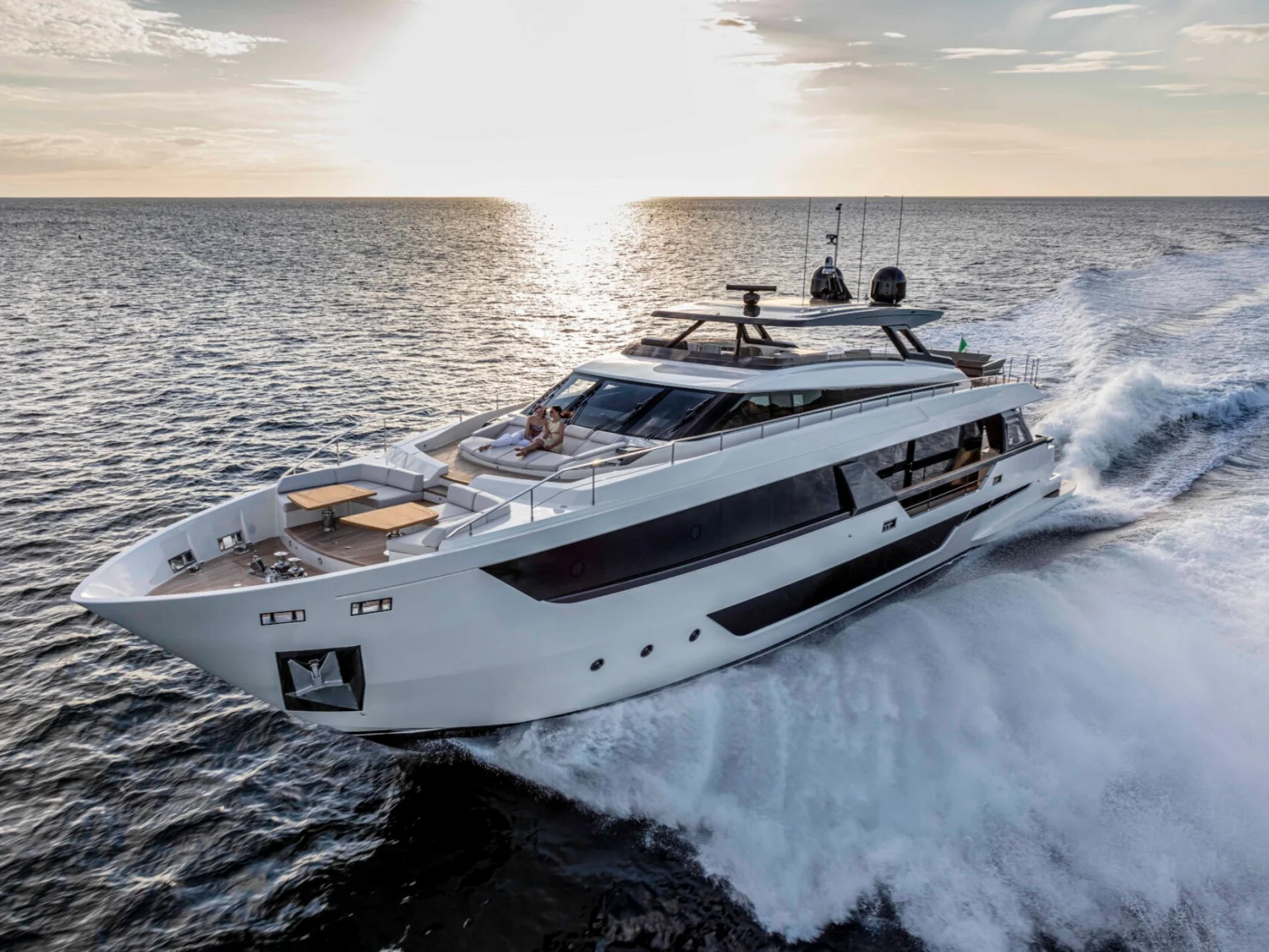 NAILU + | Ferretti 1000 - Ferretti