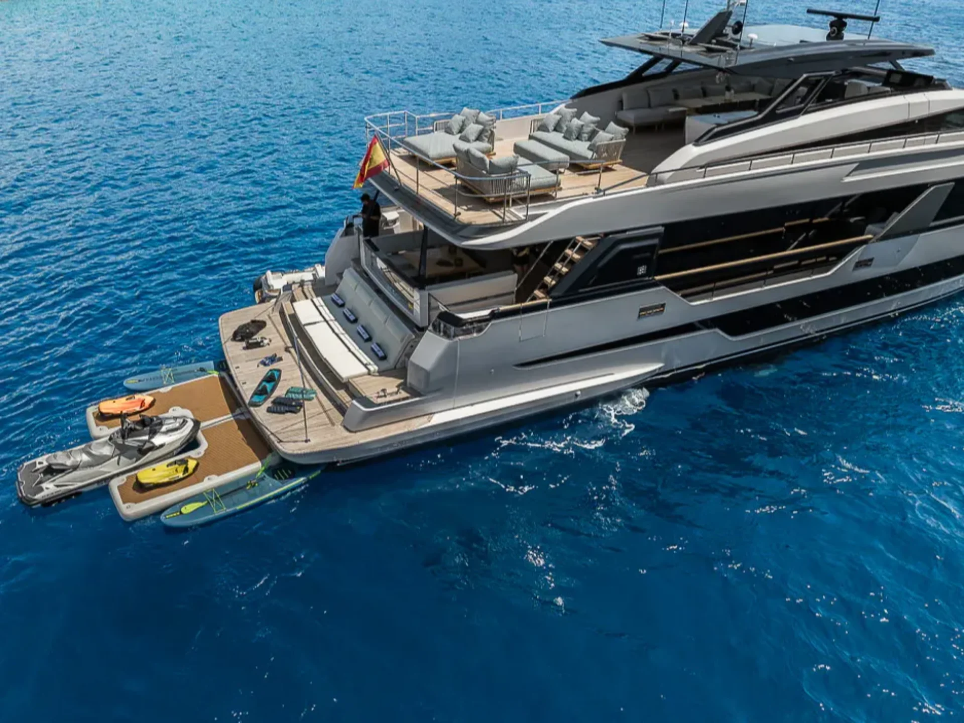 NAILU + | Ferretti 1000 - Ferretti