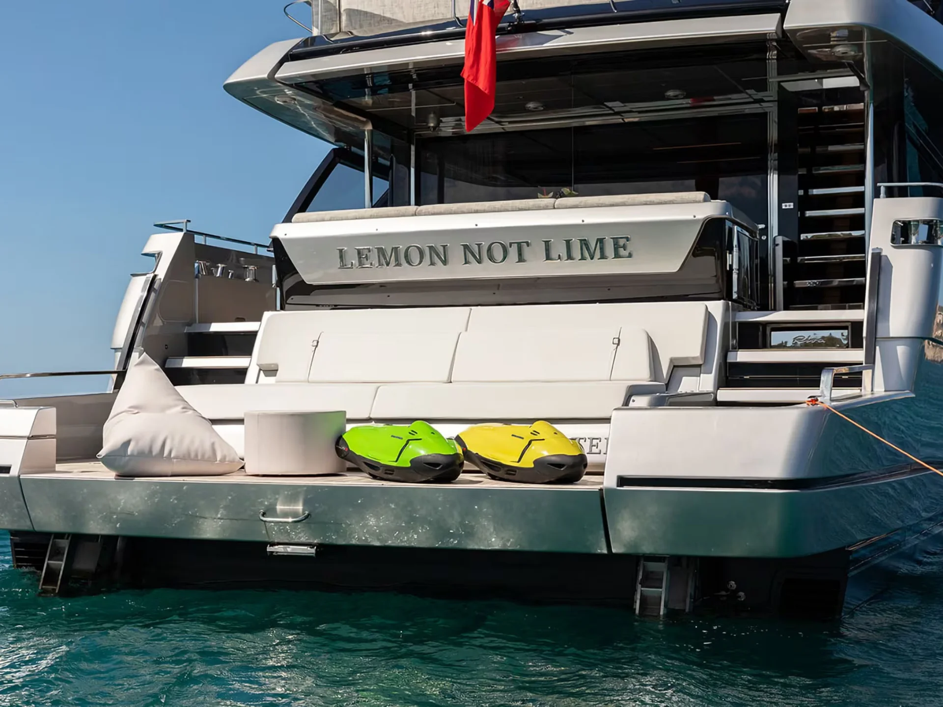 LEMON NOT LIME | Riva Corsaro 102 - Riva