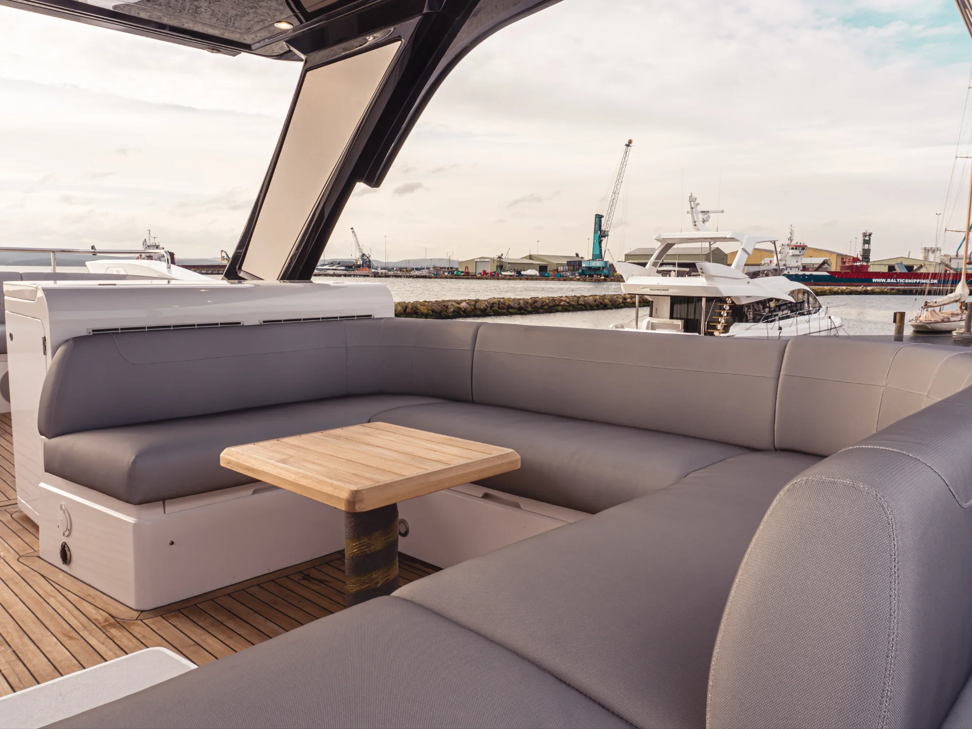PERFECTION STILL | Sunseeker Manhattan 55 - Sunseeker