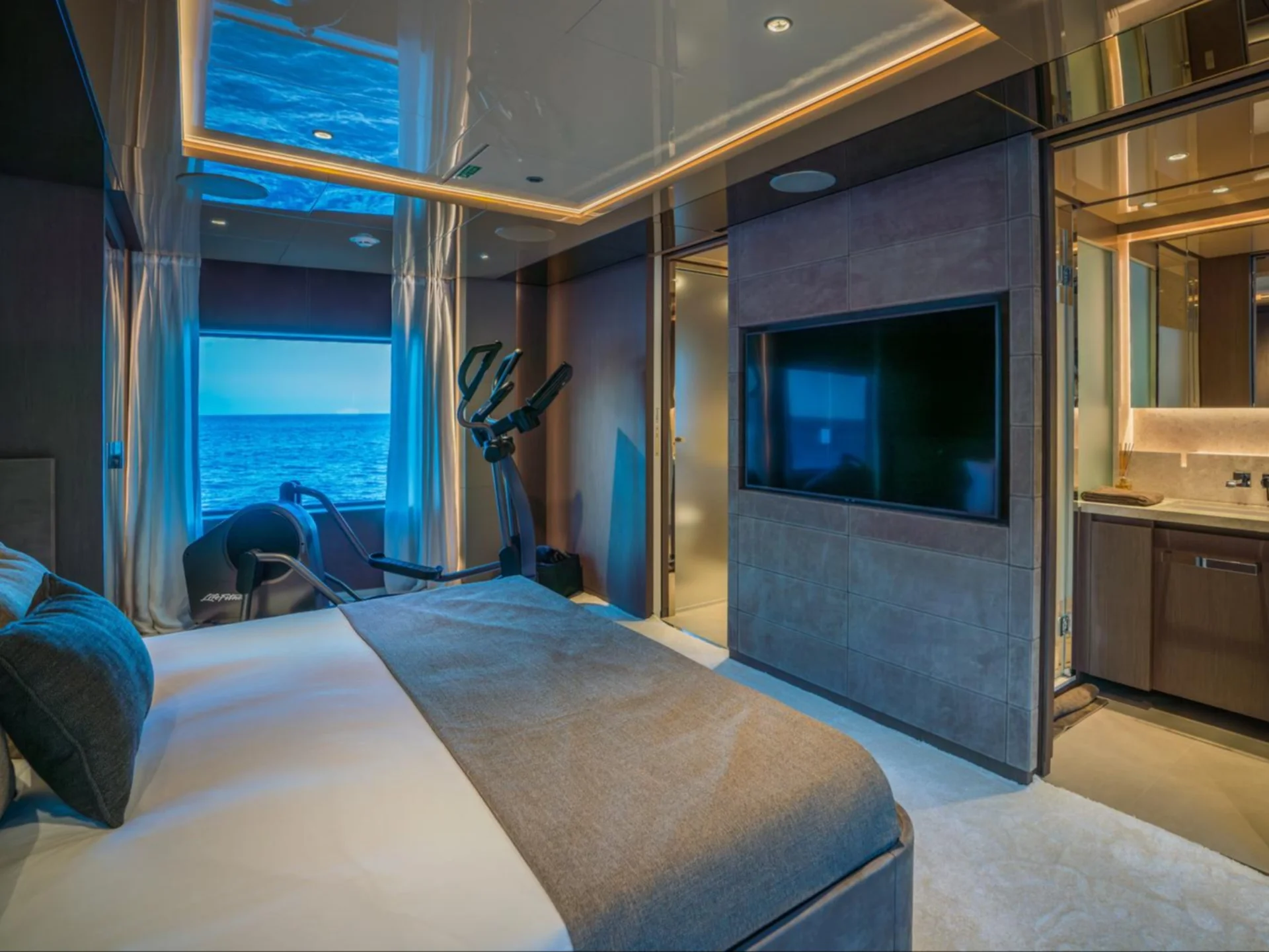 ALVIUM | Ferretti Custom Line 106 - Ferretti