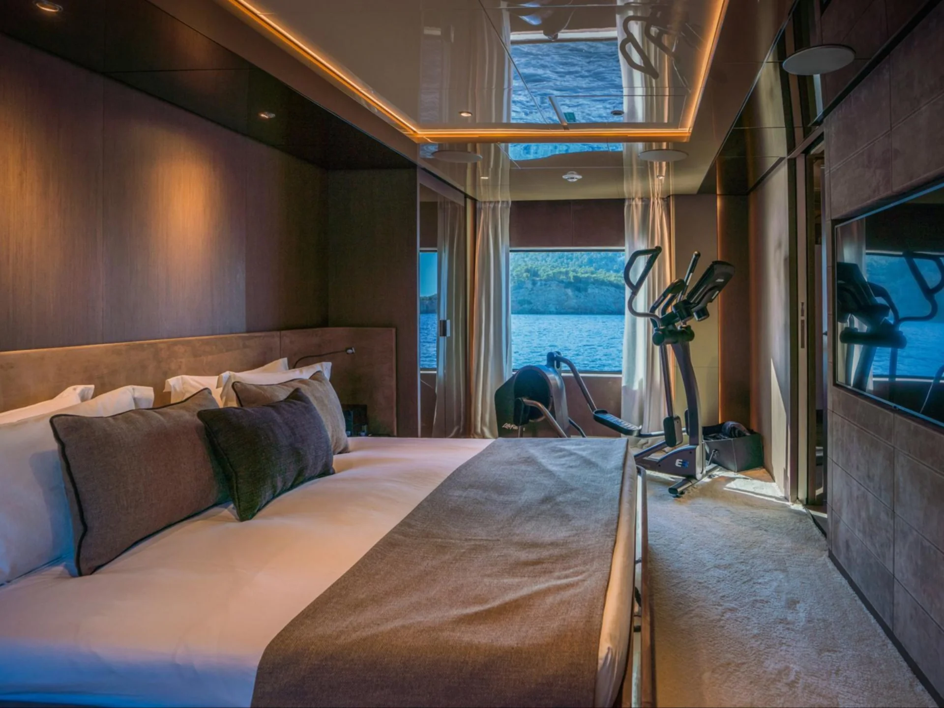 ALVIUM | Ferretti Custom Line 106 - Ferretti