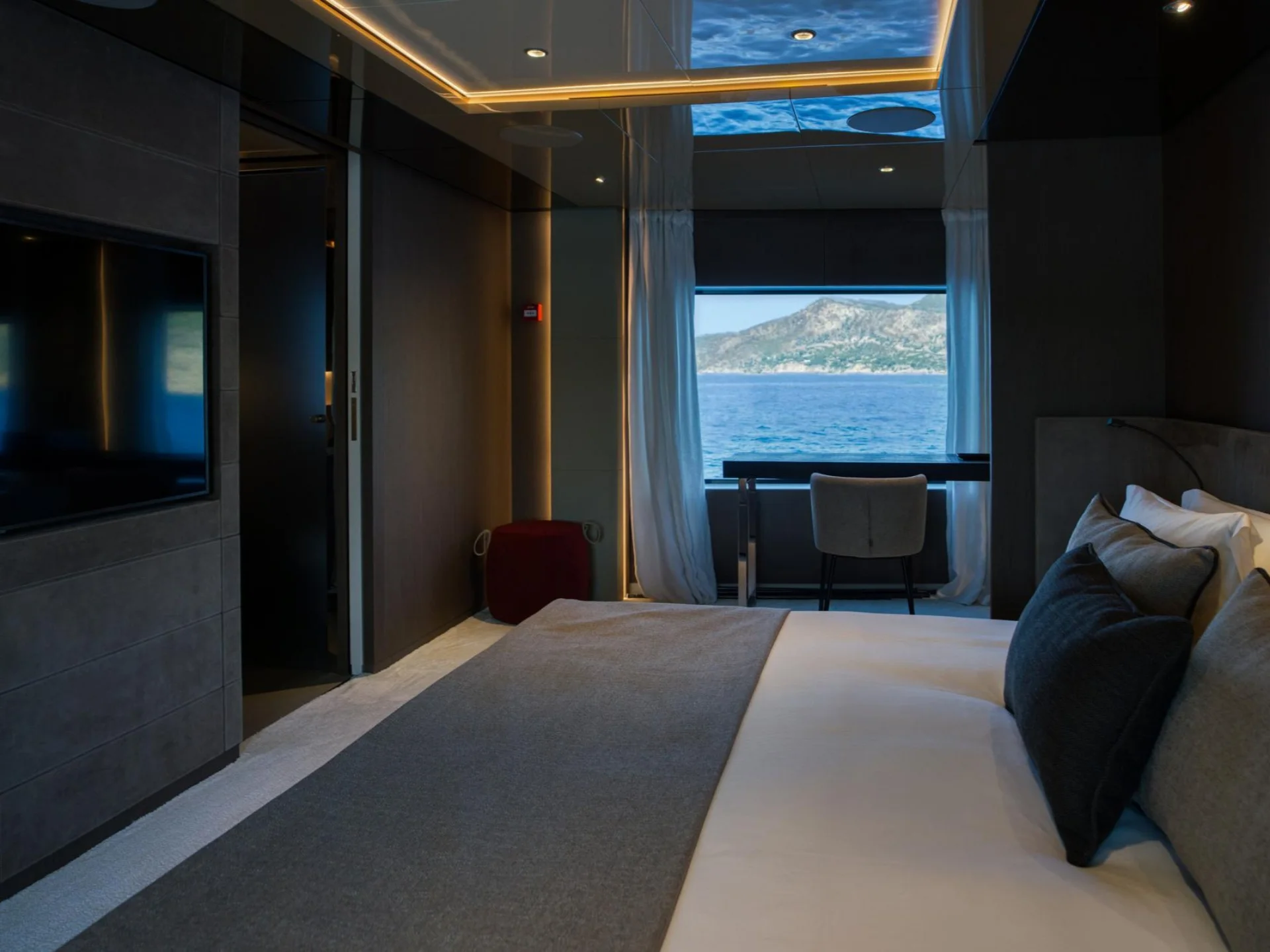 ALVIUM | Ferretti Custom Line 106 - Ferretti