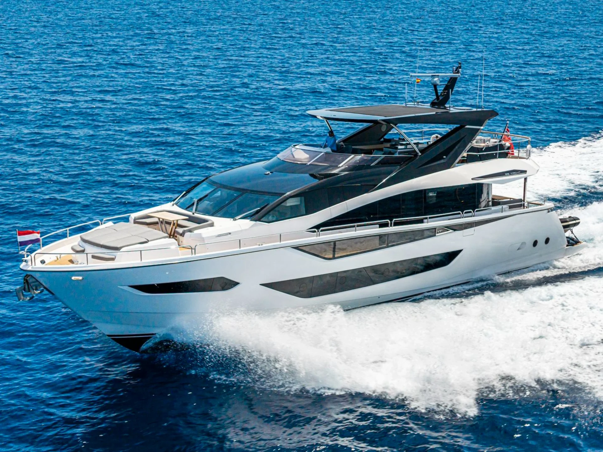 JUNIOR | Sunseeker 88