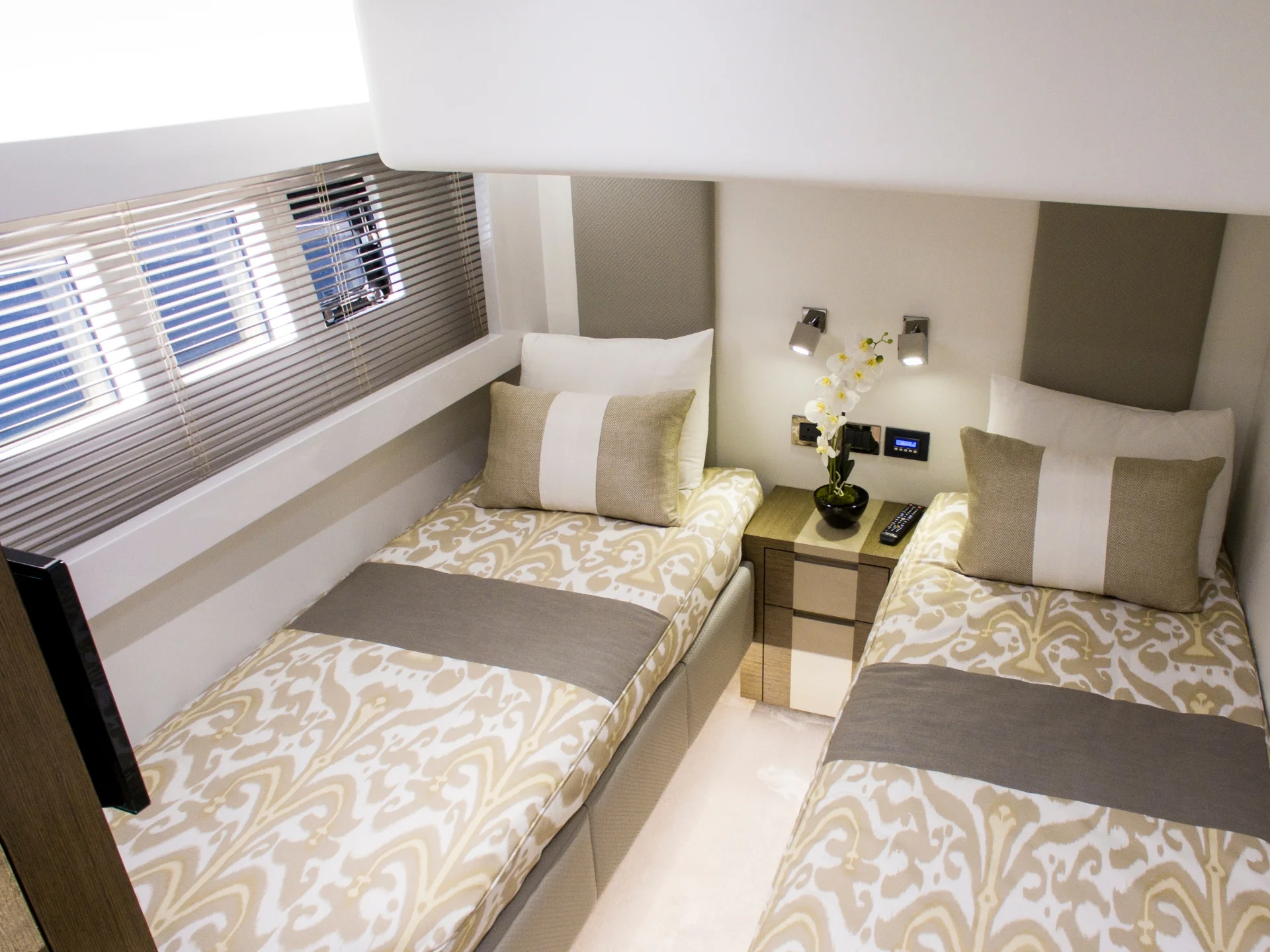 HONEYBEEZ | Pearl 65 - Pearl