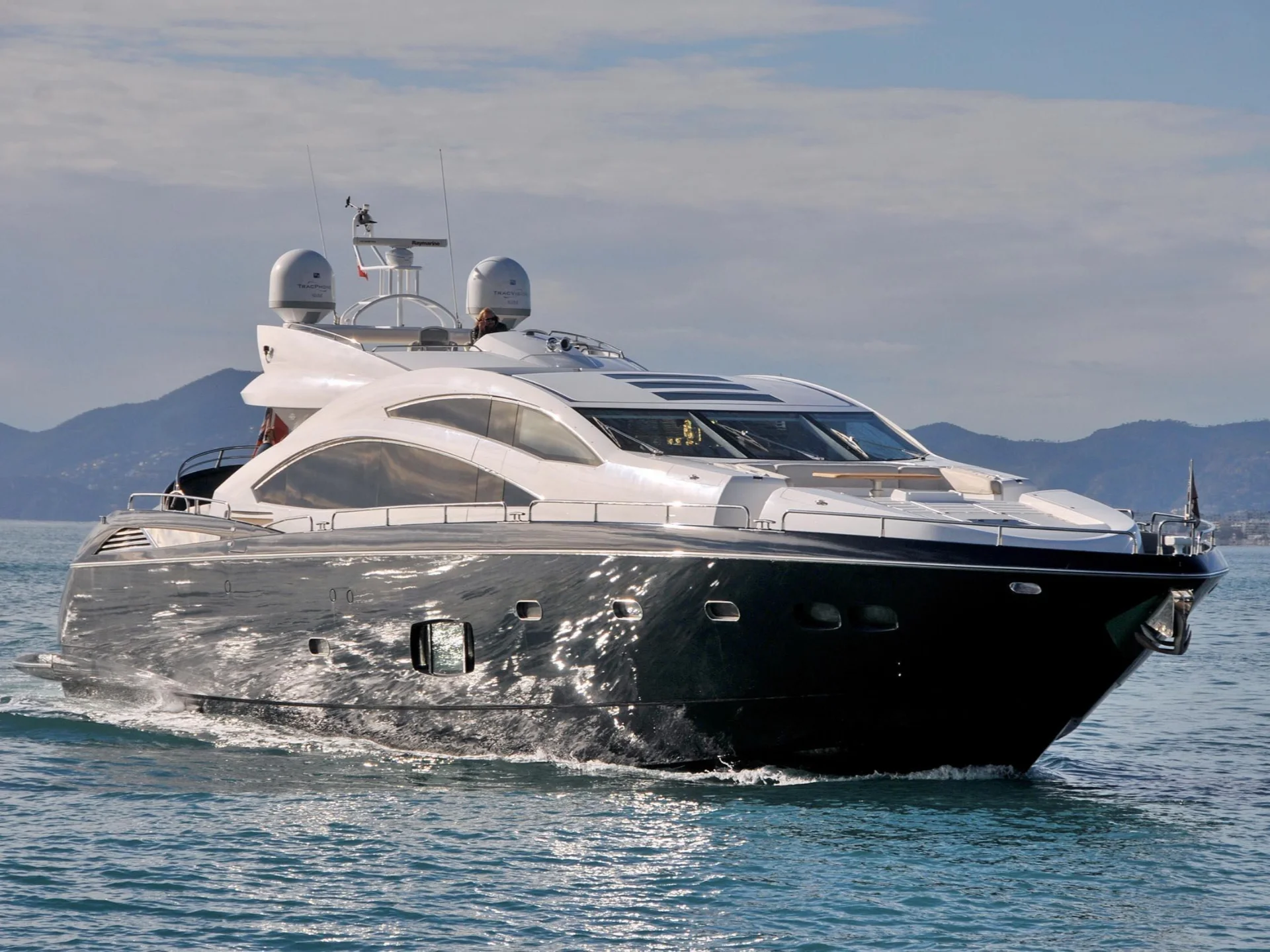 ARIYAS | Sunseeker Predator 84