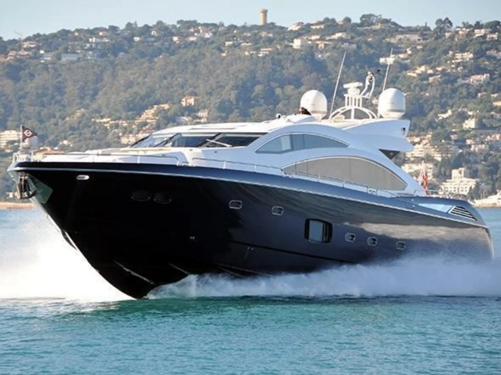 ARIYAS | Sunseeker Predator 84 - Sunseeker