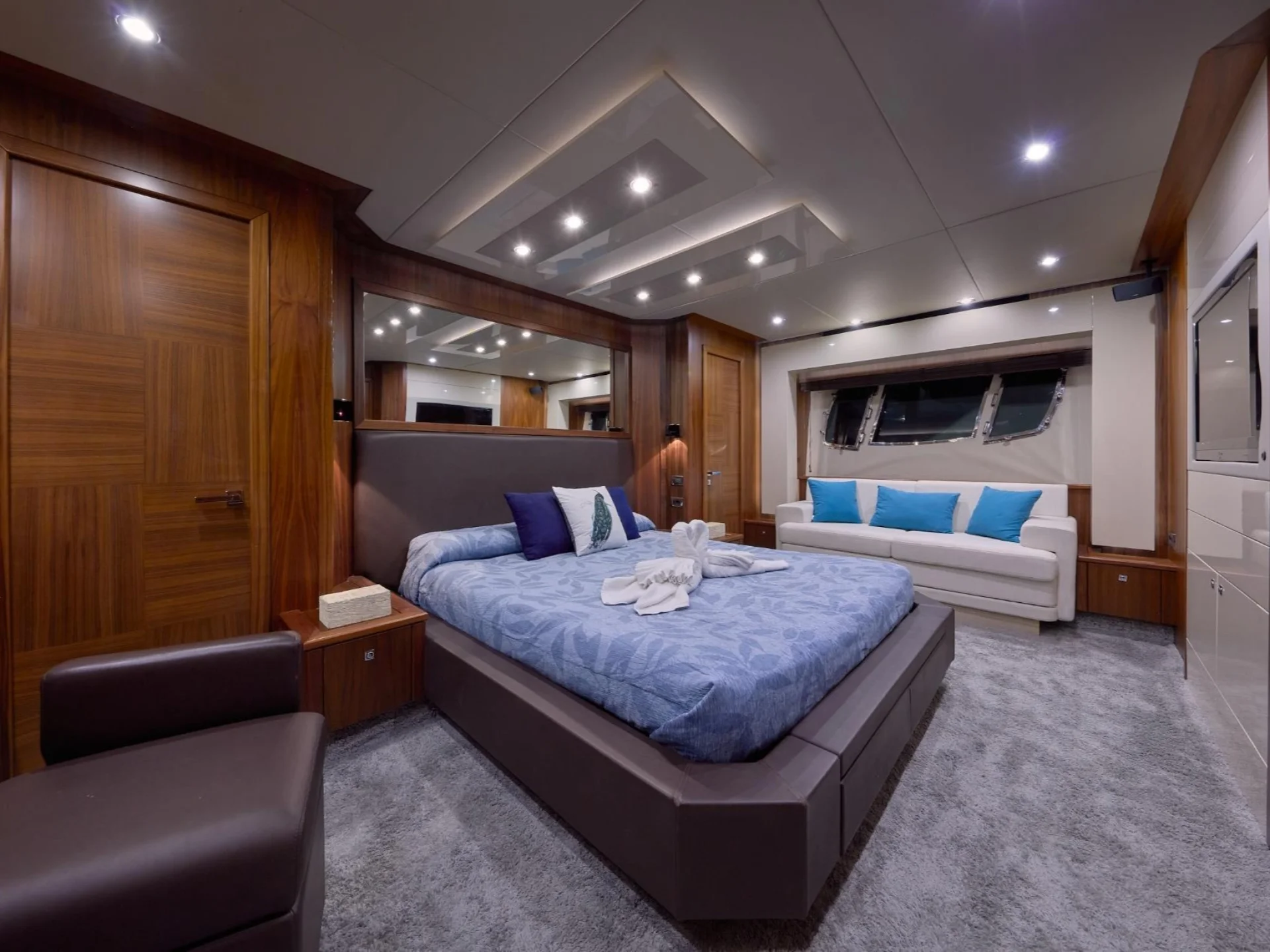 ARIYAS | Sunseeker Predator 84 - Sunseeker