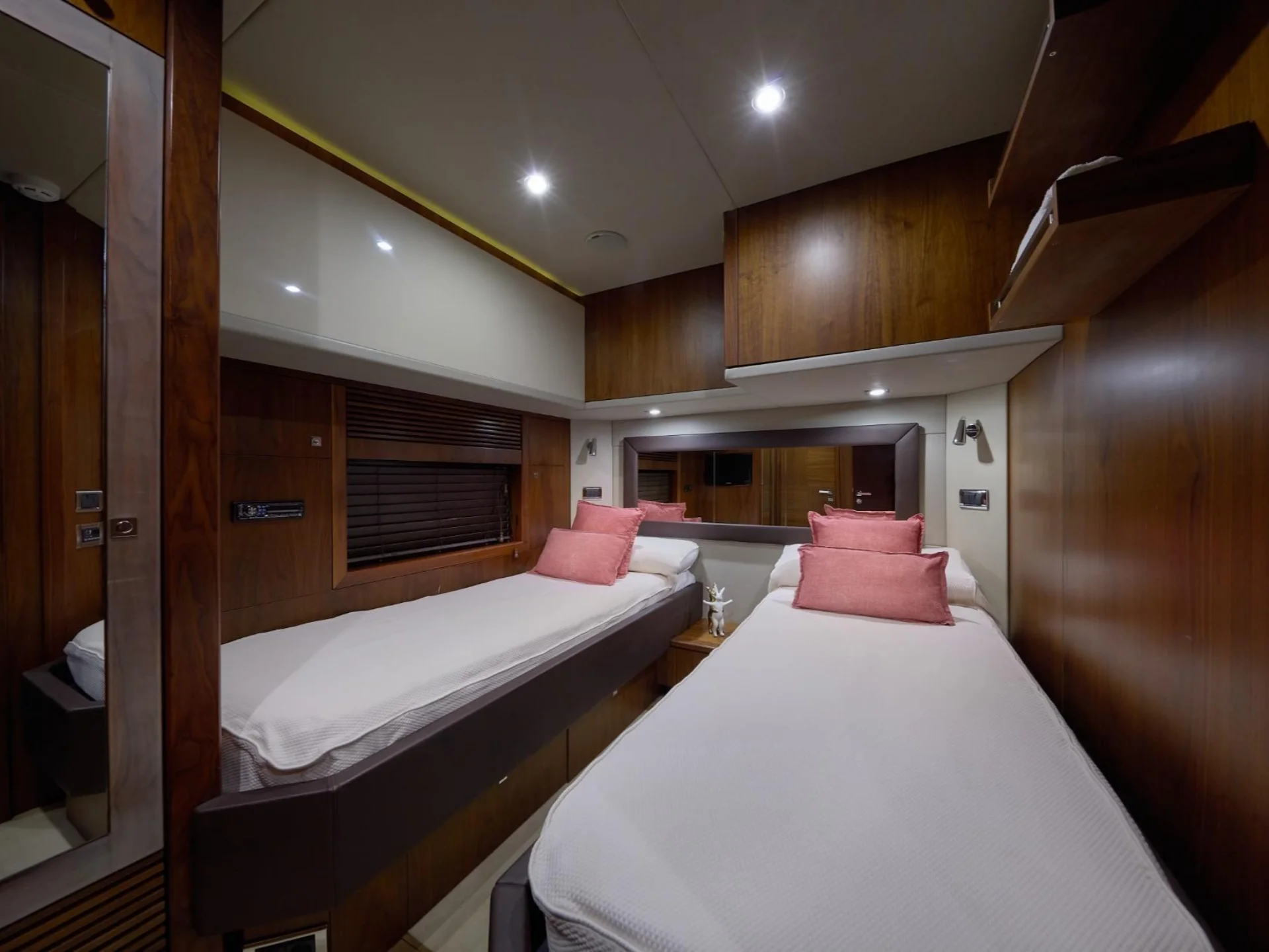 ARIYAS | Sunseeker Predator 84 - Sunseeker