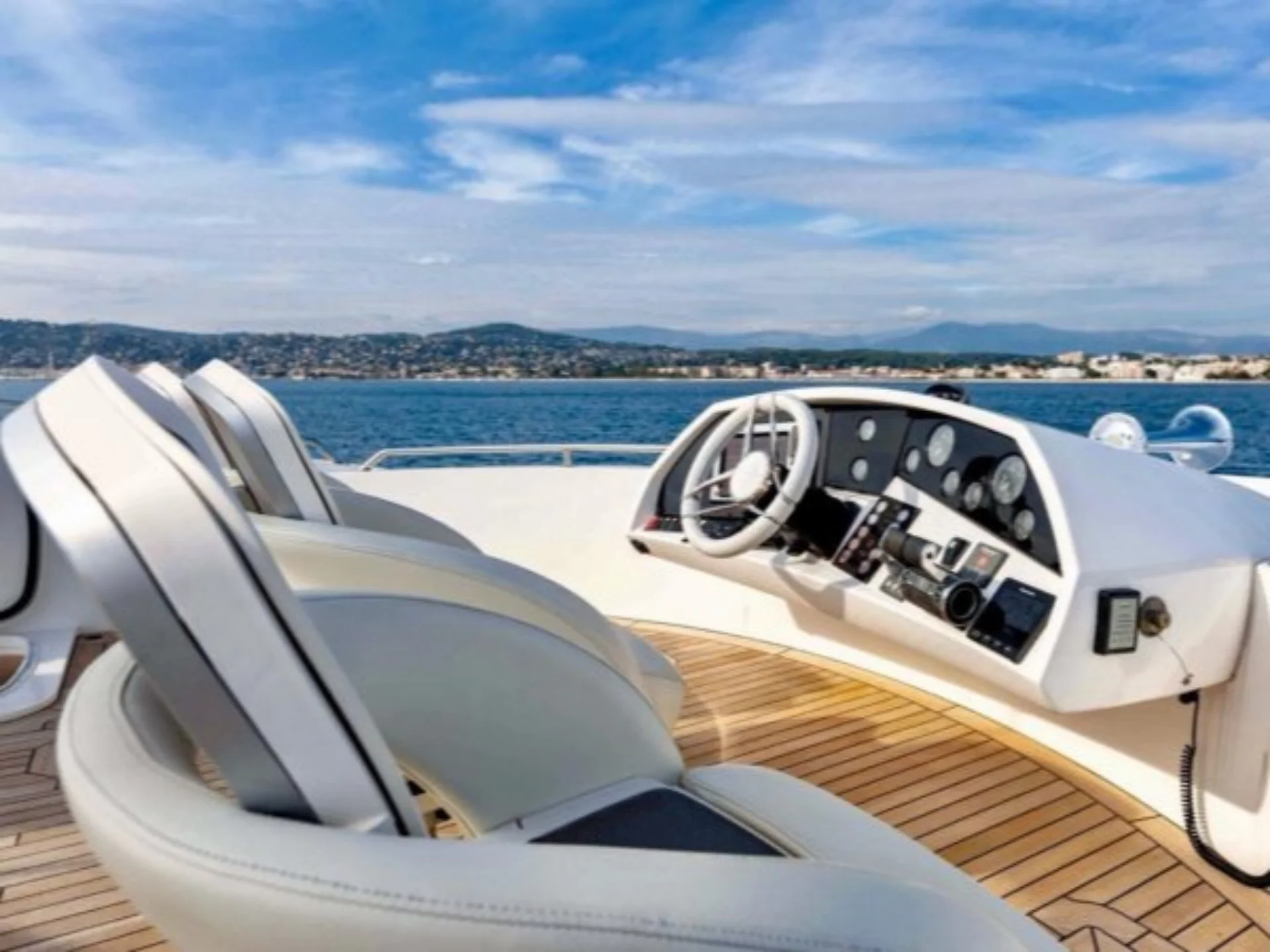 ARIYAS | Sunseeker Predator 84 - Sunseeker