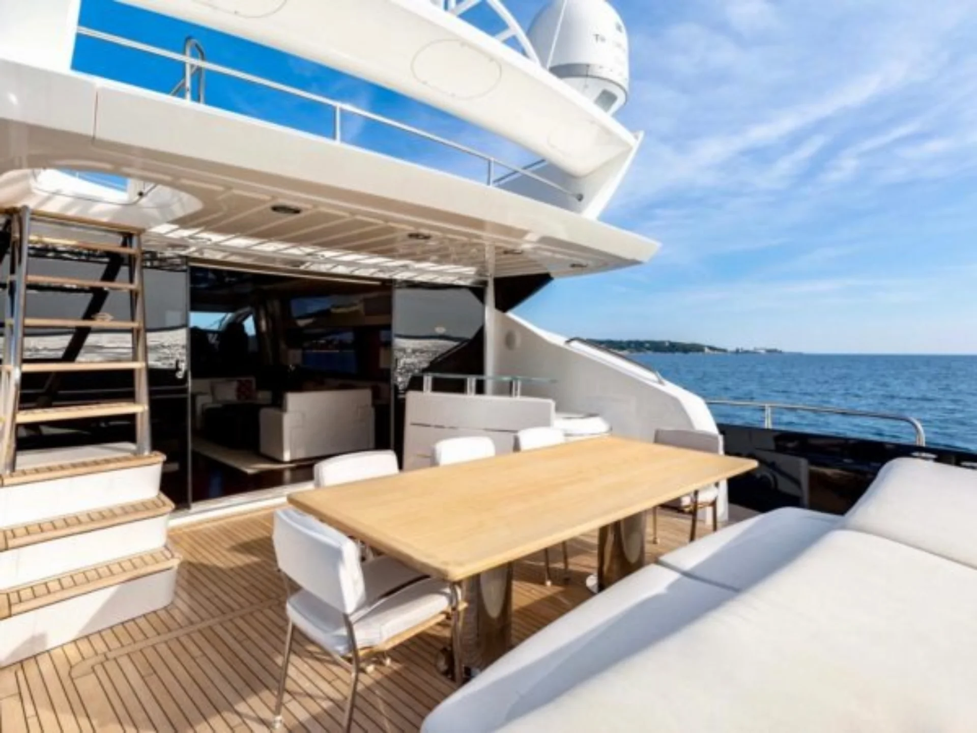 ARIYAS | Sunseeker Predator 84 - Sunseeker