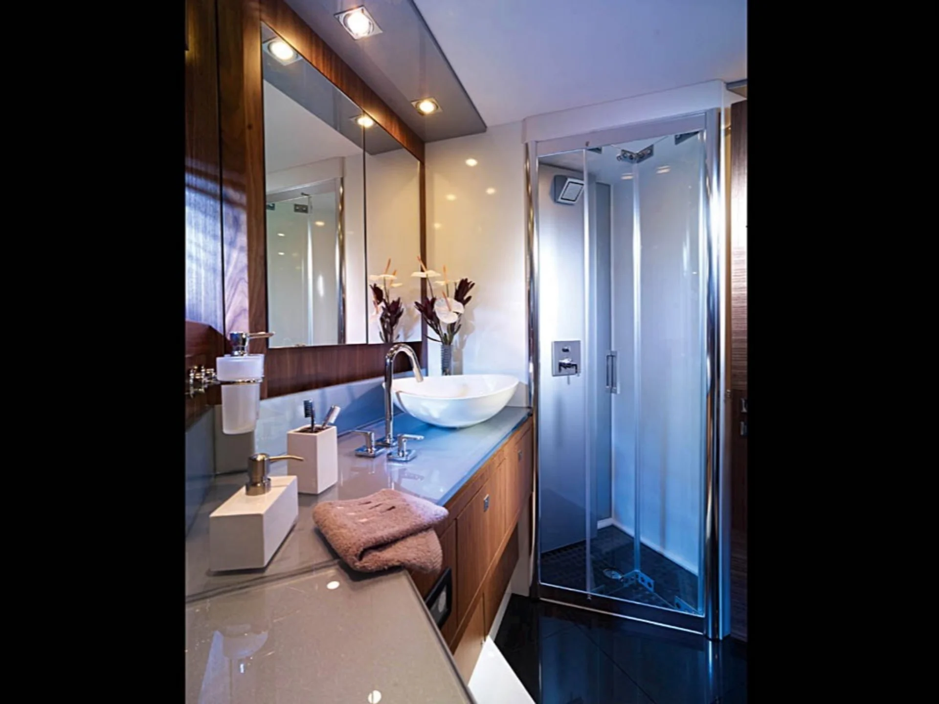 BLACK JAX | Sunseeker Predator 74 - Sunseeker