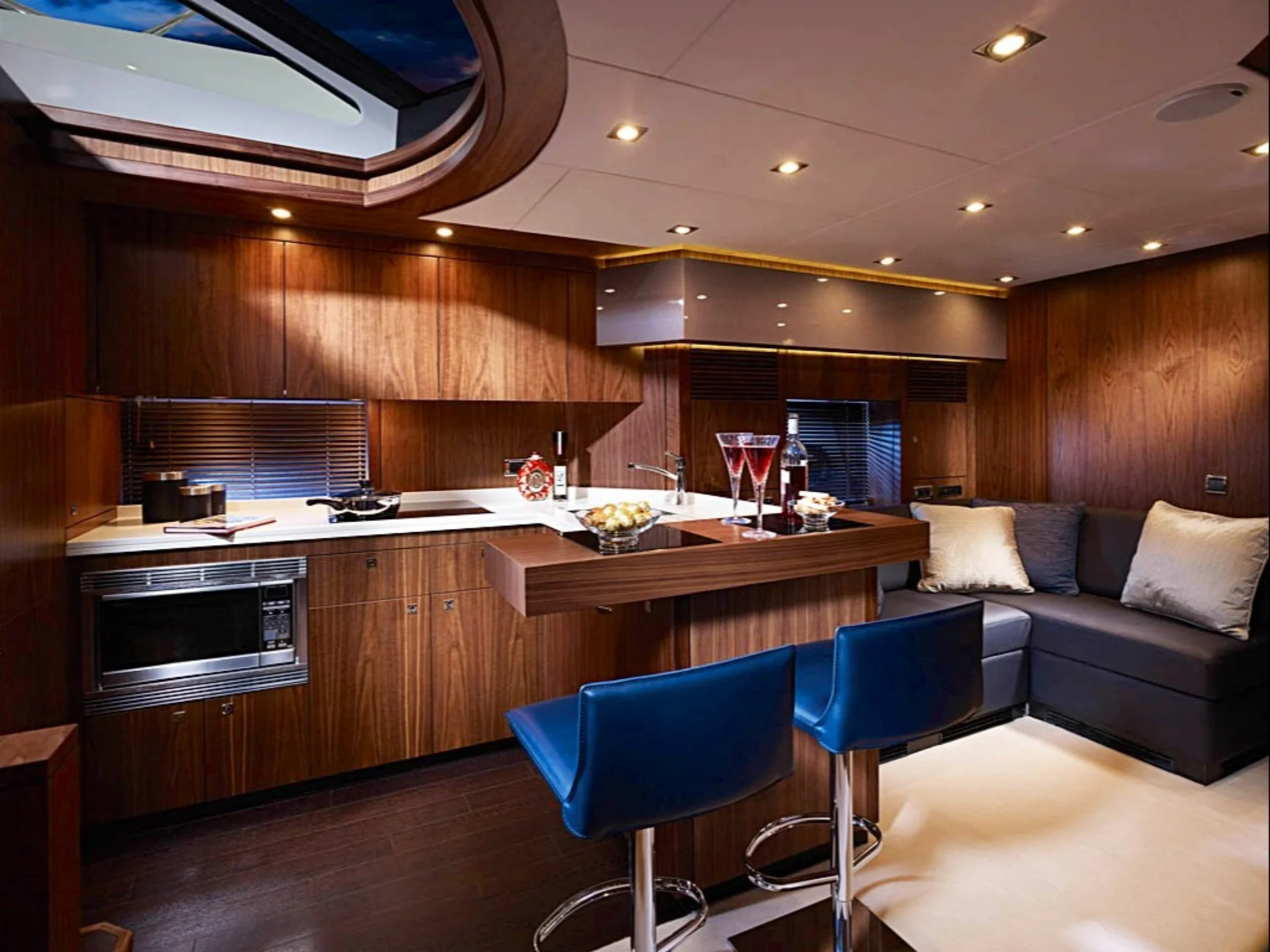 BLACK JAX | Sunseeker Predator 74 - Sunseeker