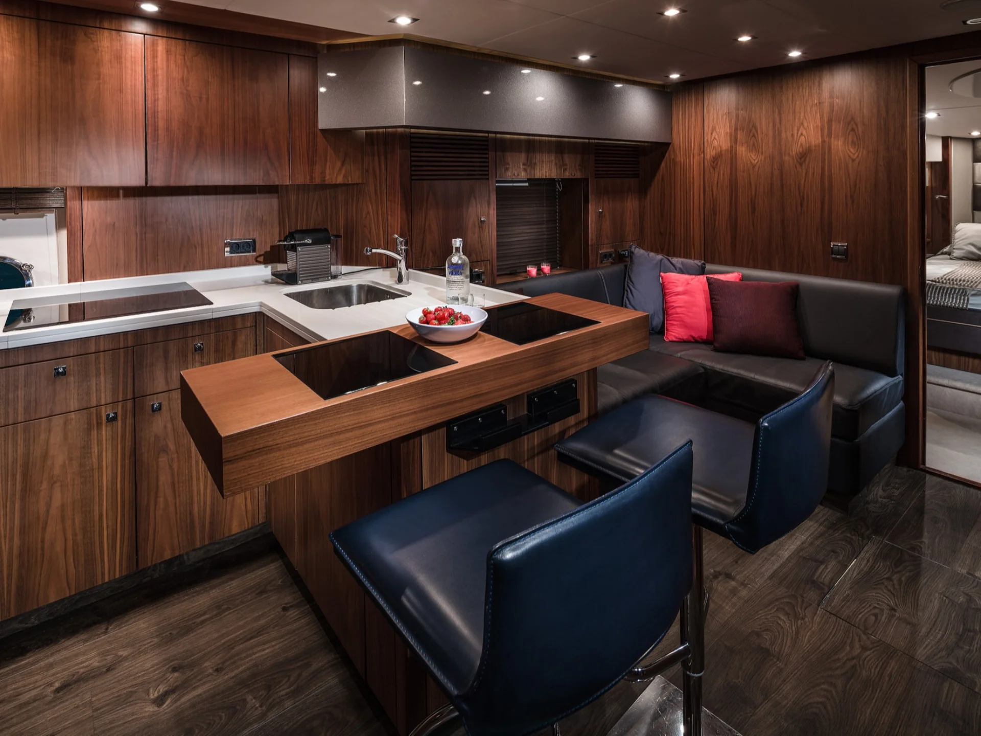 BLACK JAX | Sunseeker Predator 74 - Sunseeker