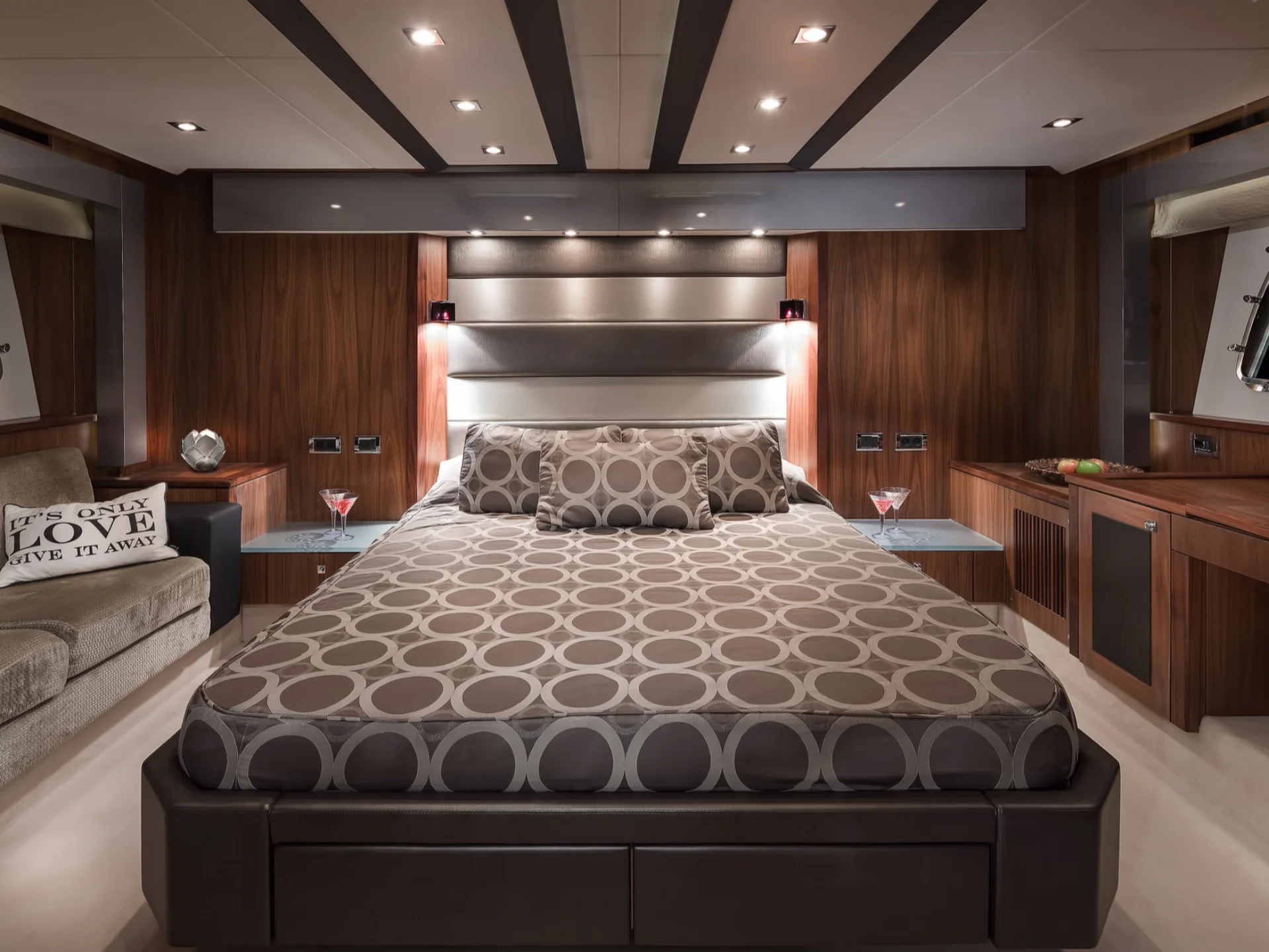 BLACK JAX | Sunseeker Predator 74 - Sunseeker