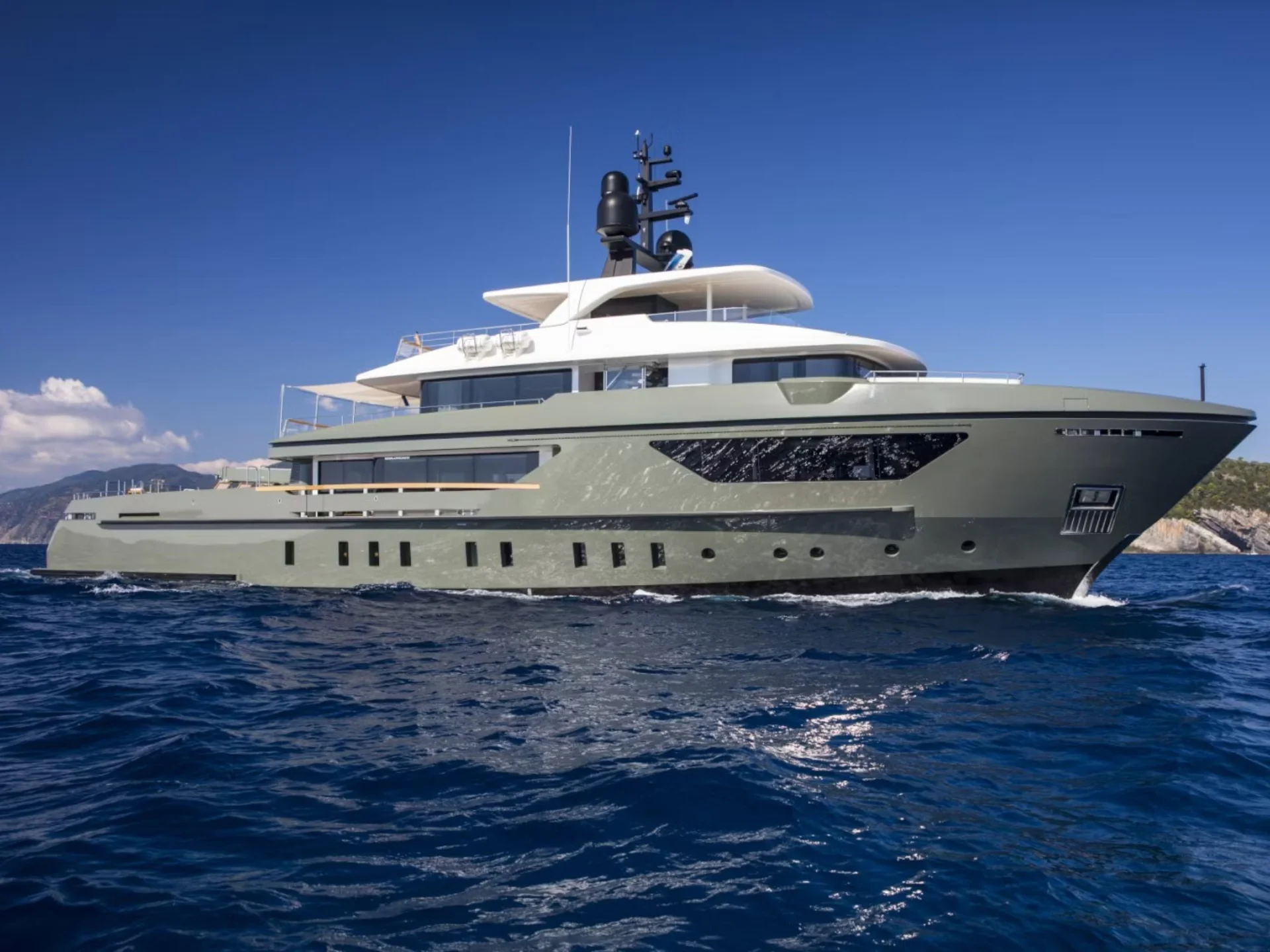 MOKA | Sanlorenzo 42M