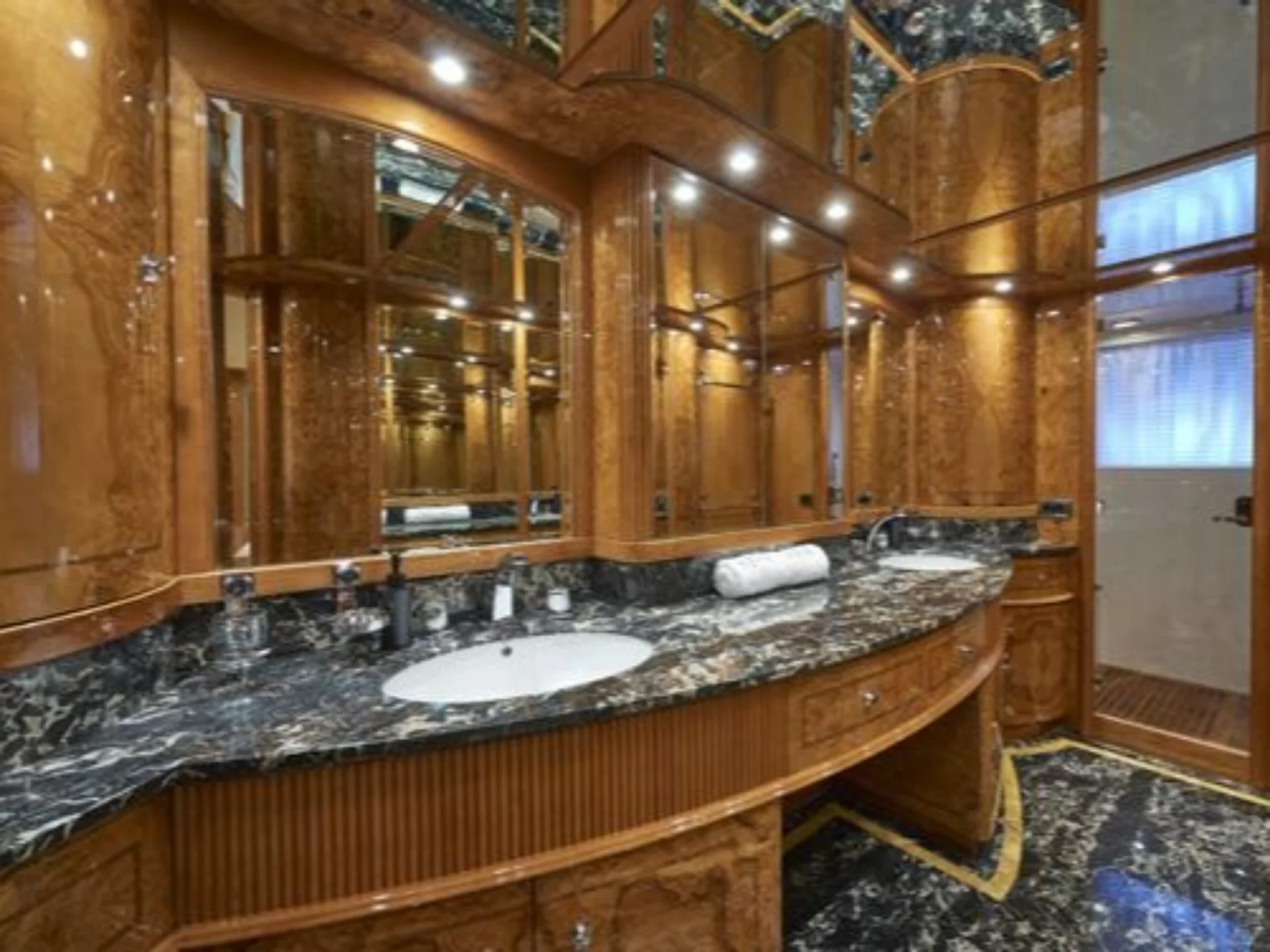 KIRIOS | Astondoa GLX 102 - Astondoa