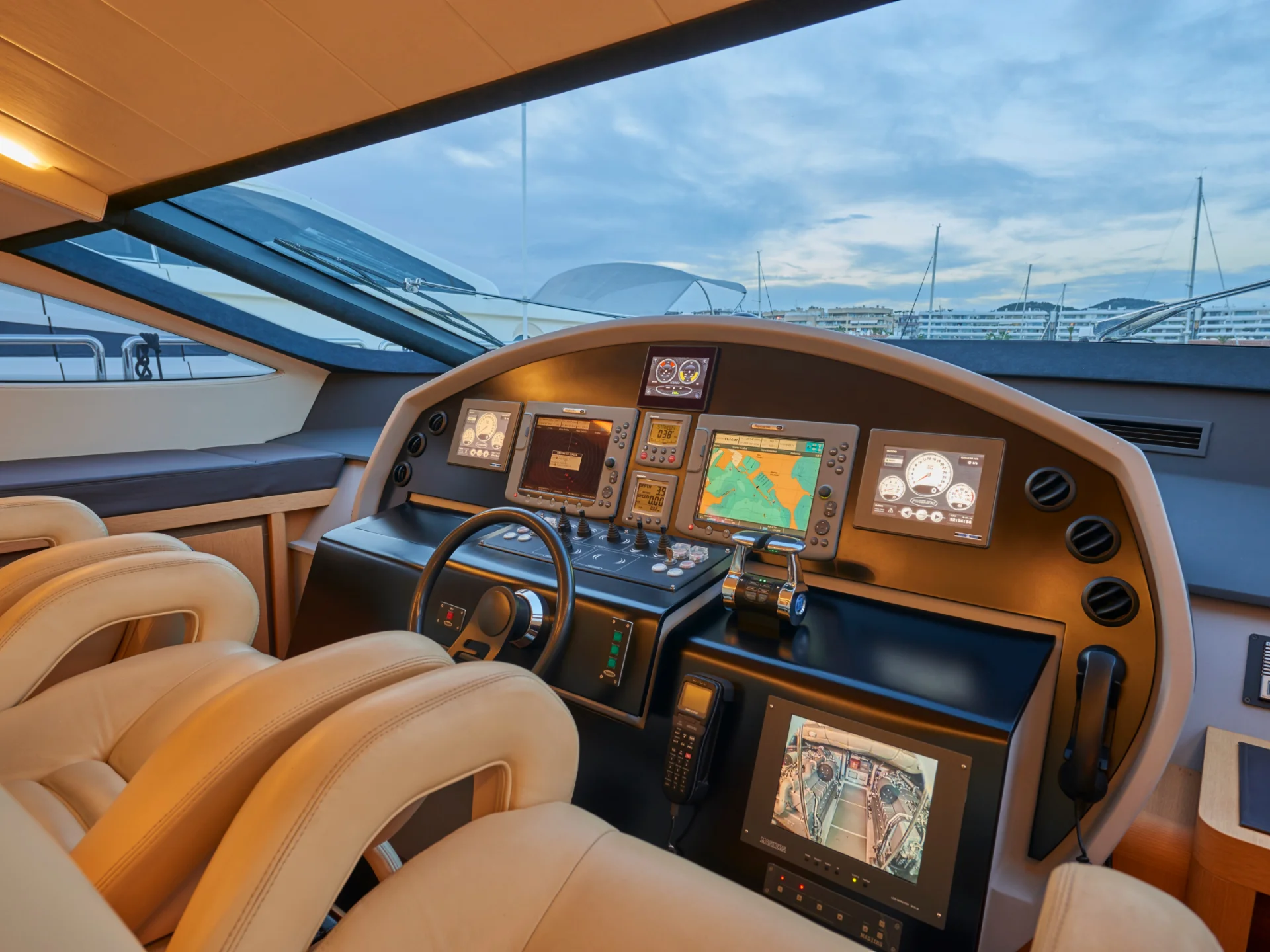 DANZAS | Pershing 90 - Pershing