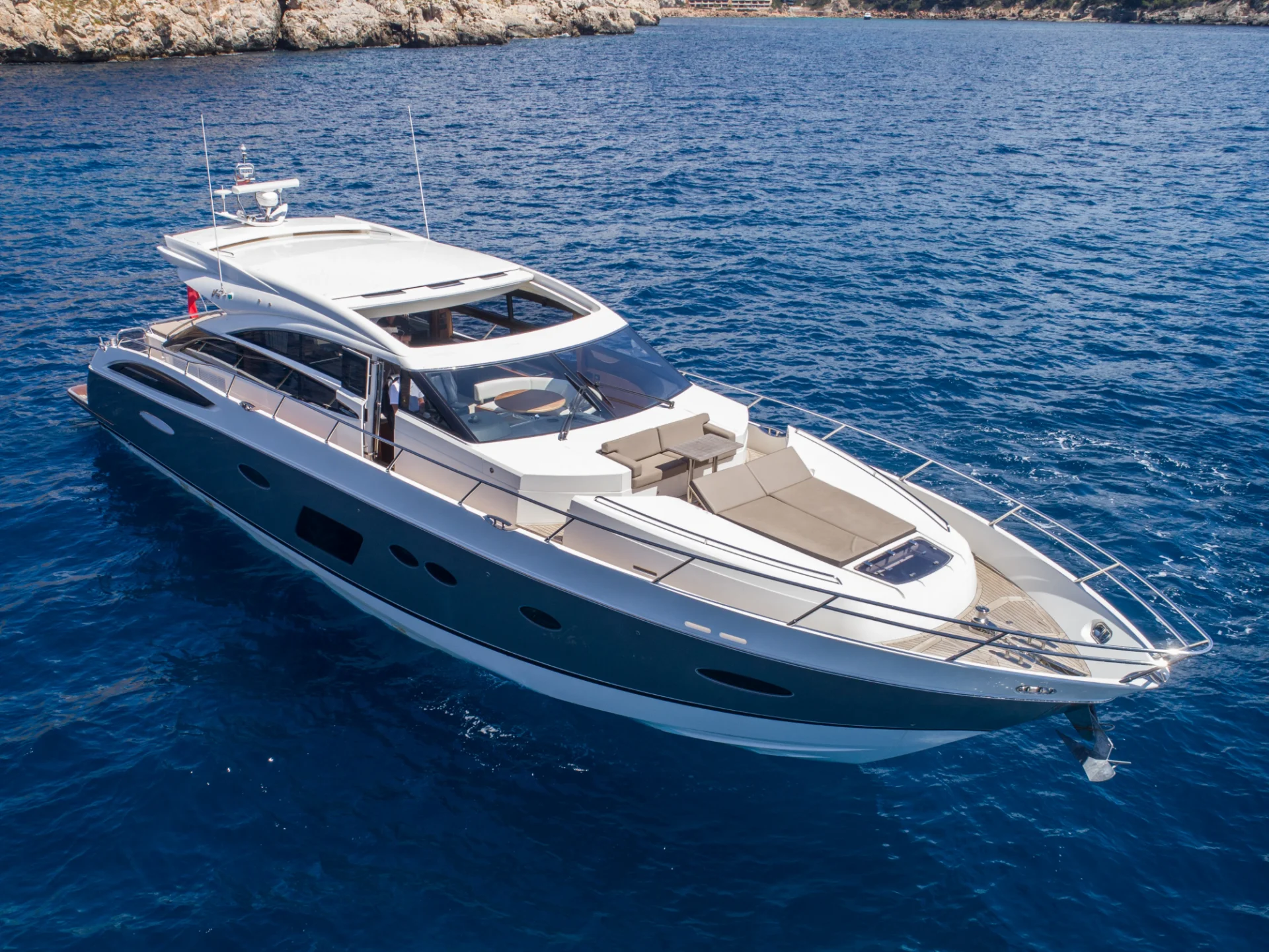 RUBY TUESDAY | Princess V72