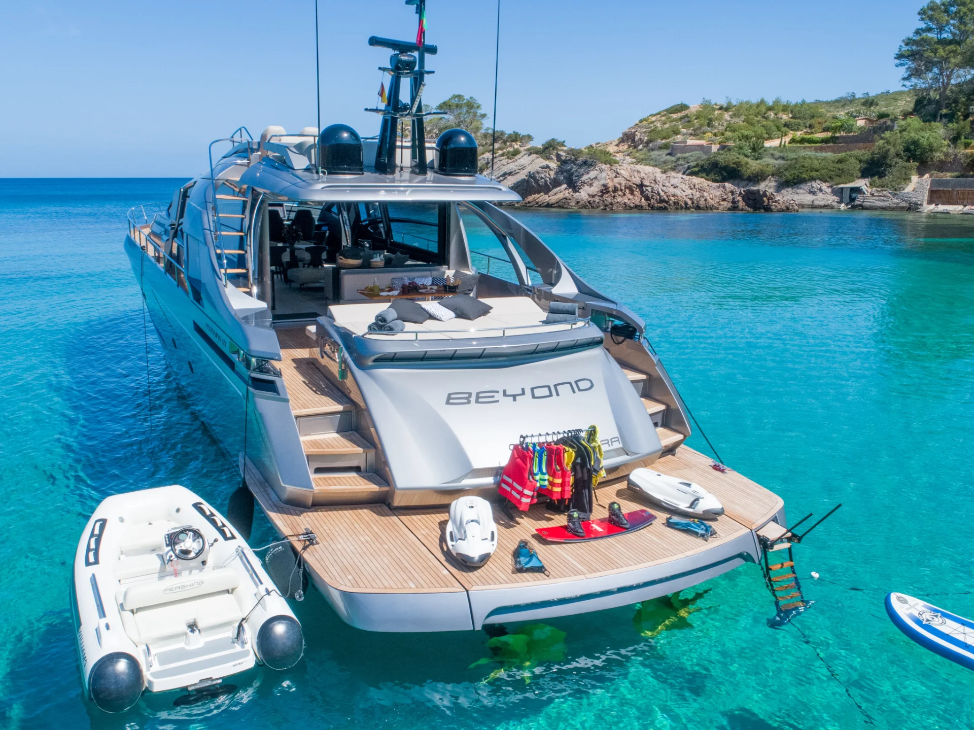 BEYOND | Pershing 8X - Pershing