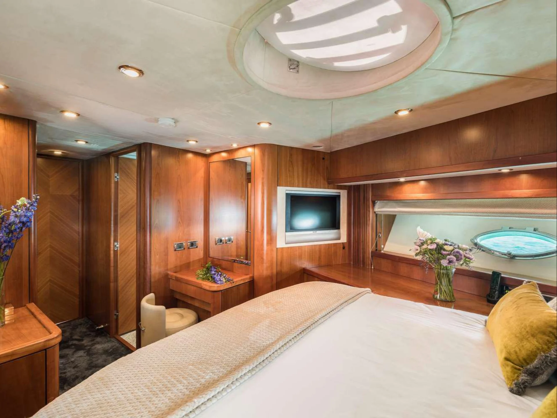 FROGGY | Sunseeker Predator 82 - Sunseeker